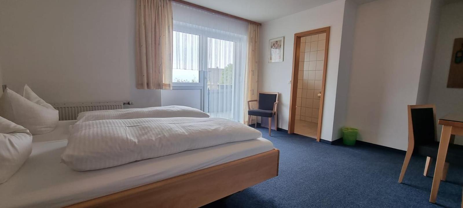 Double Room with Balcony - Photo 14