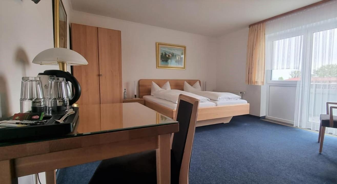 Double Room with Balcony - Photo 15