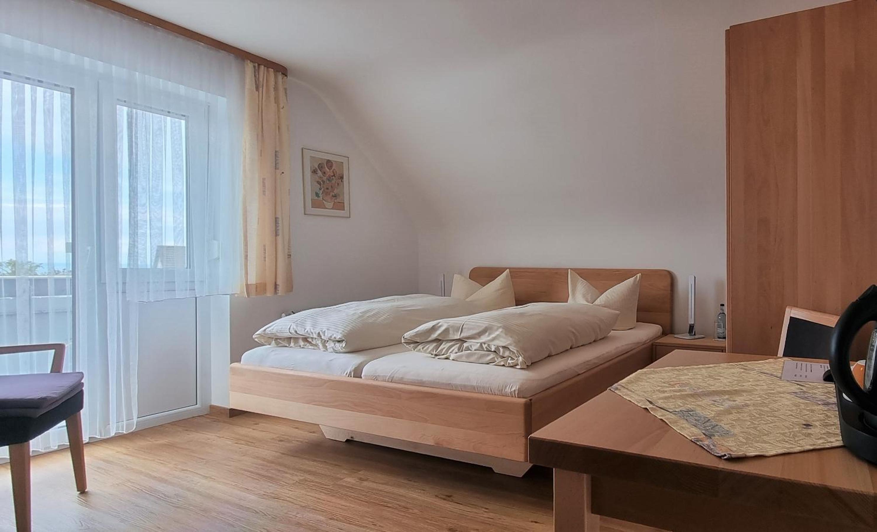 Double Room with Balcony - Photo 2