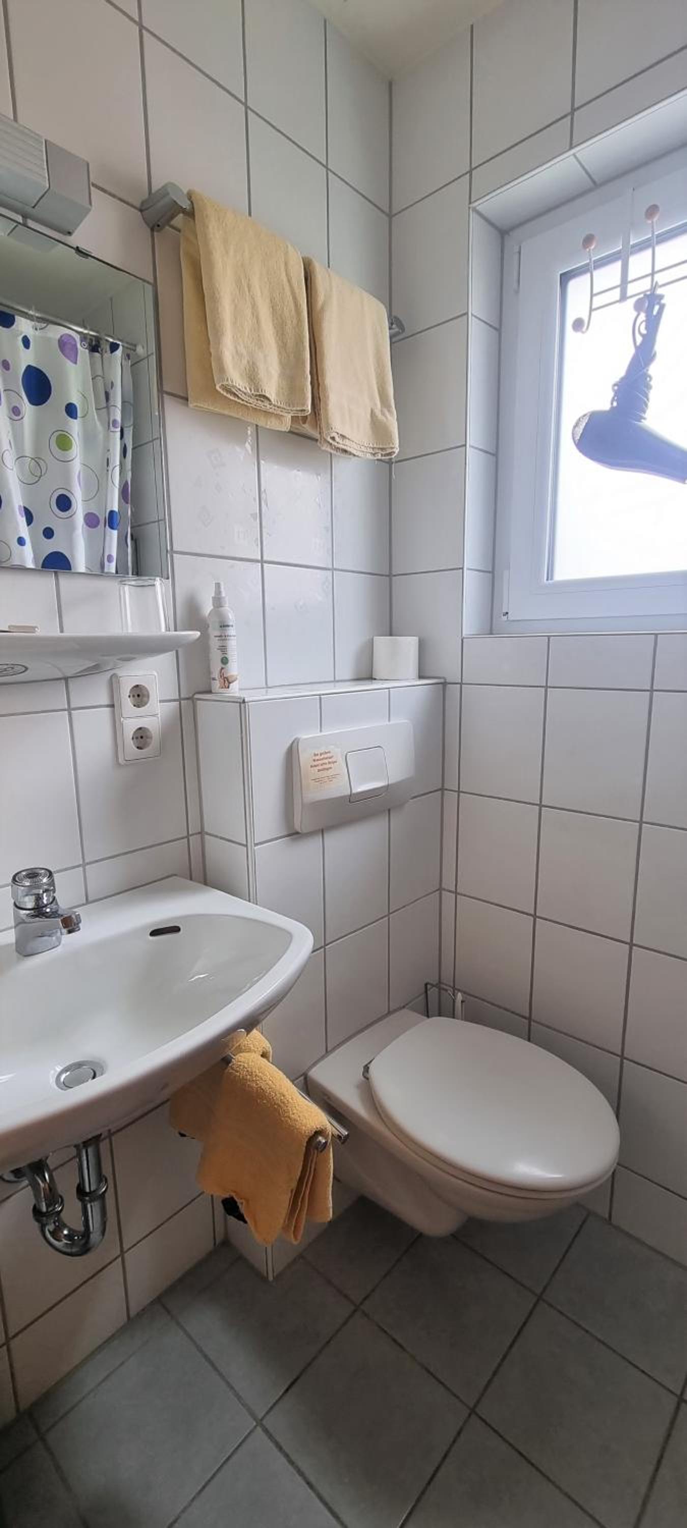Large Double Room - Photo 6