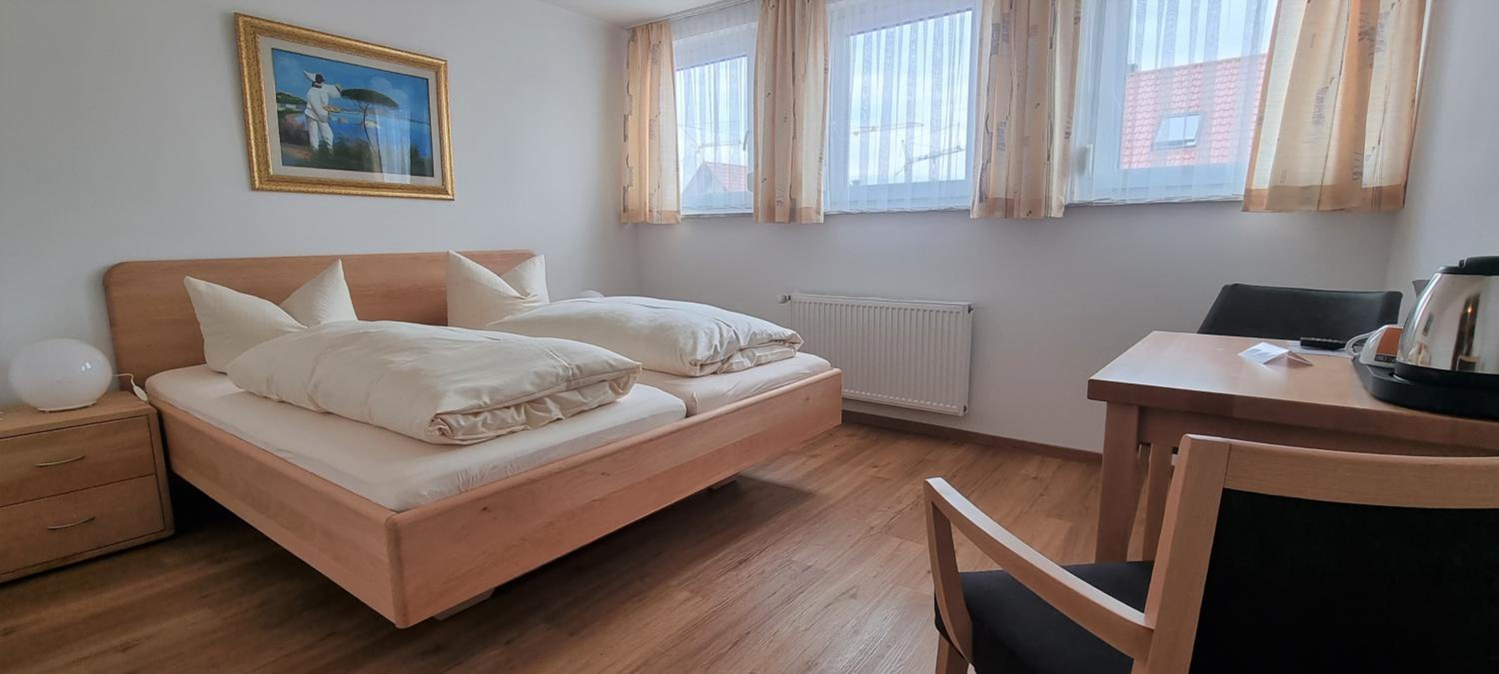 Large Double Room - Photo 5