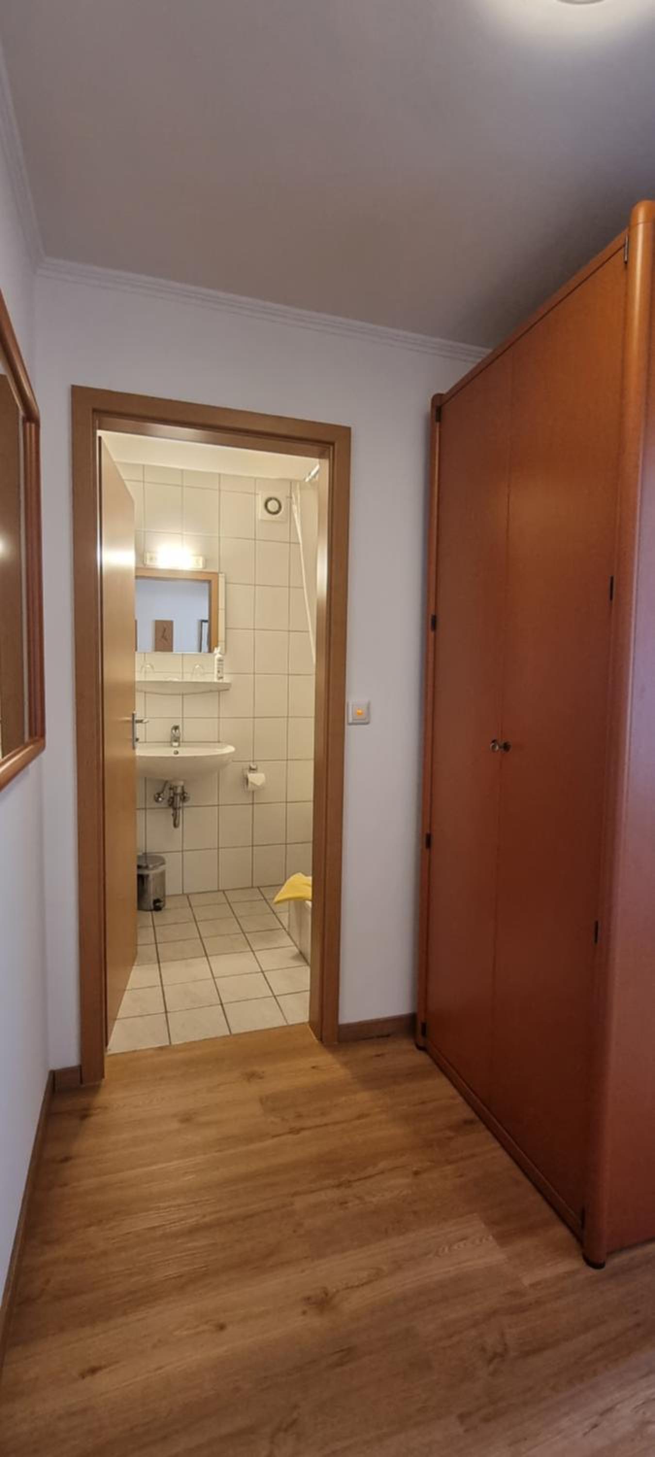 Large Double Room - Photo 10
