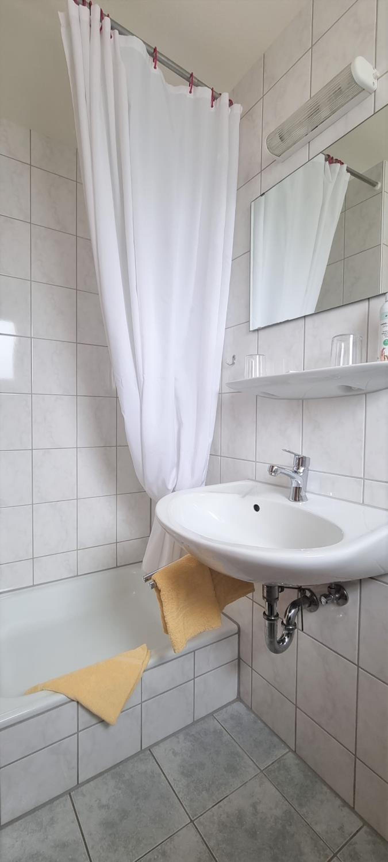 Double Room with Balcony - Photo 6