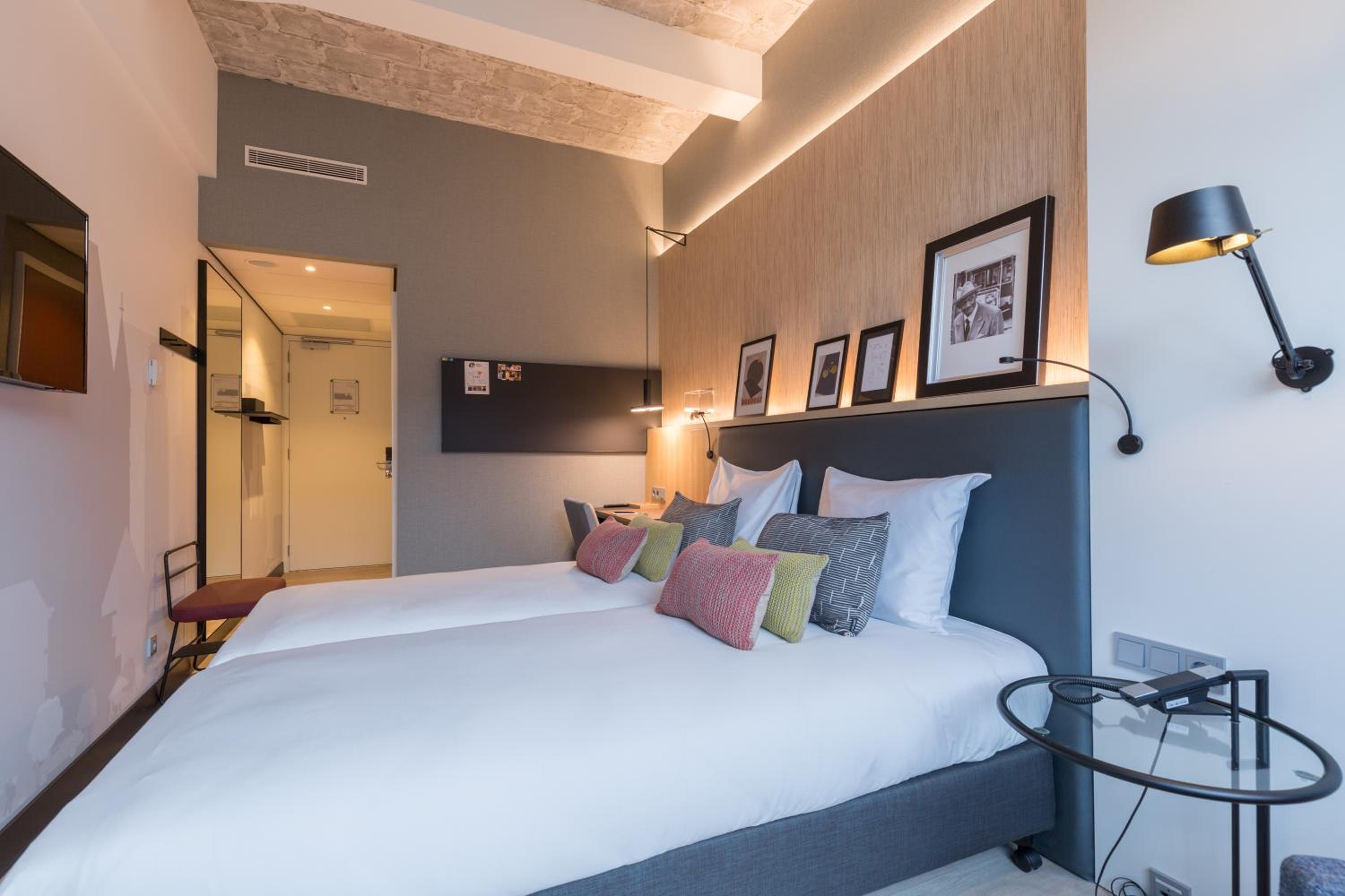 Standard Twin Room - Photo 7