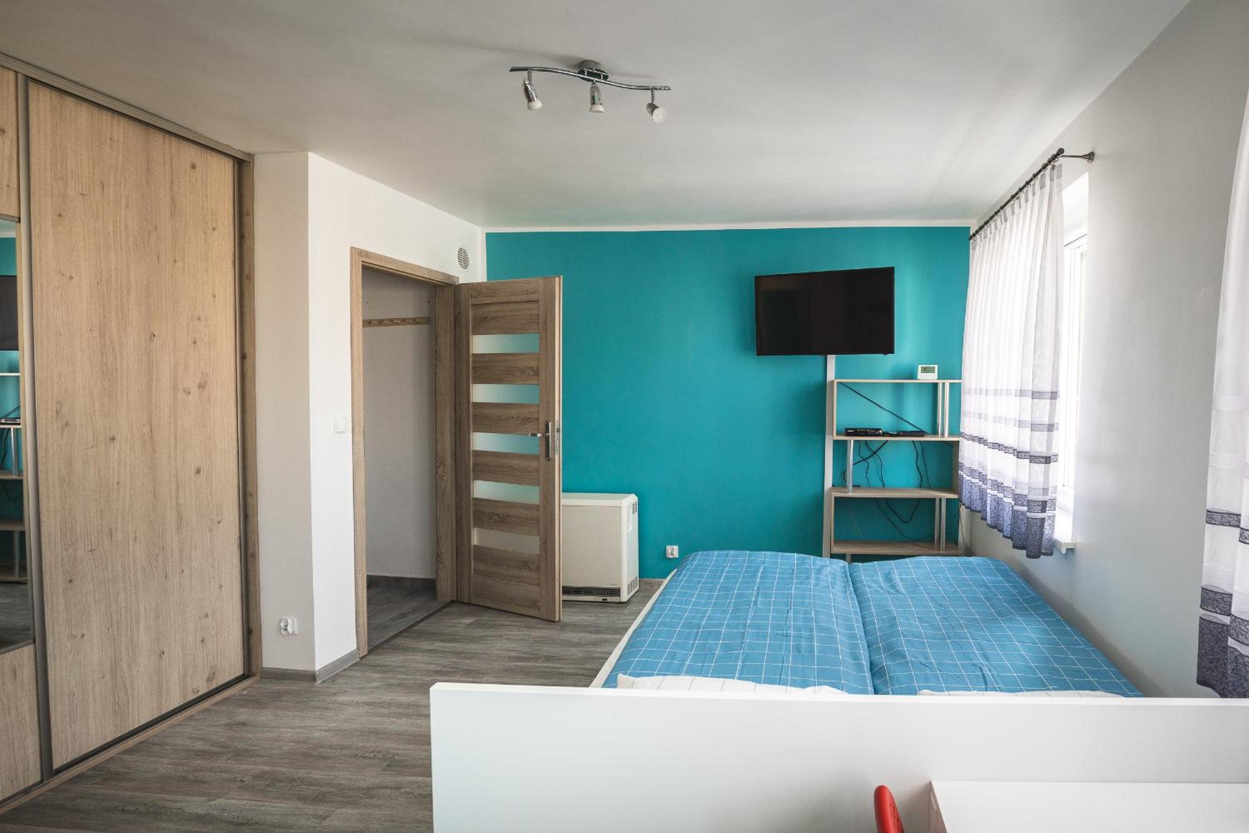One-Bedroom Apartment - Photo 3