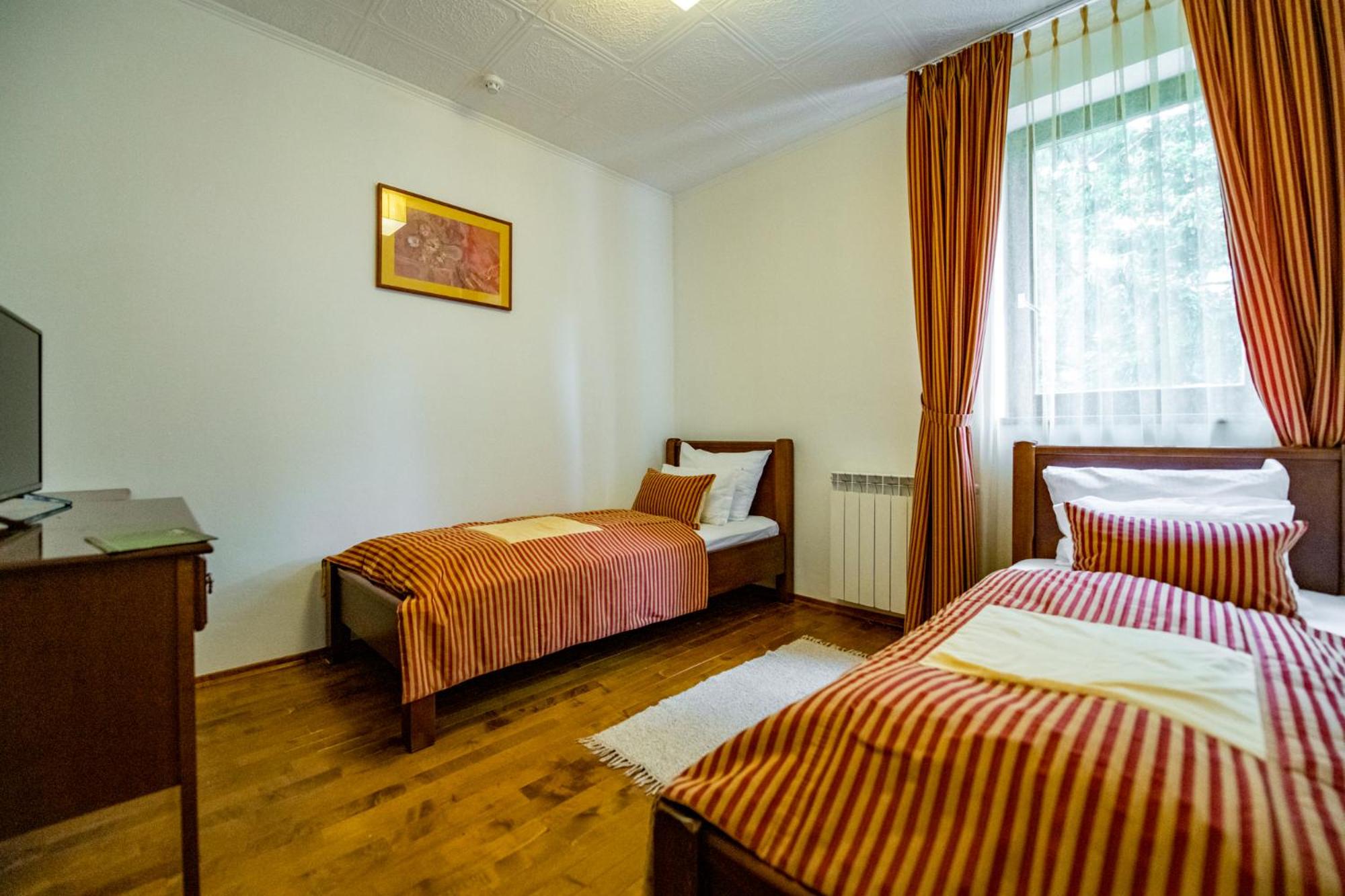 Family Room photo 3