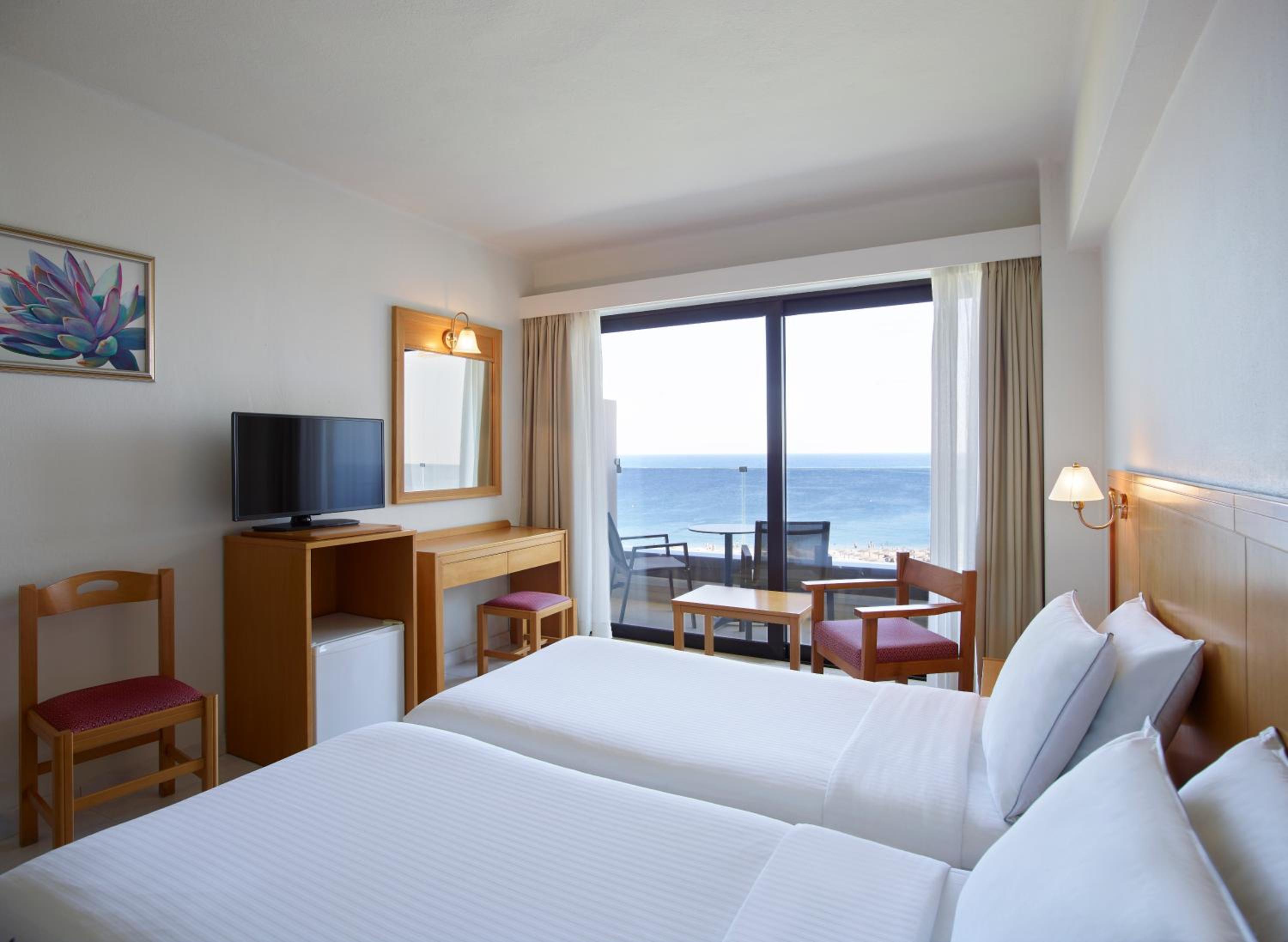 Standard Double or Twin Room with Sea View - Photo 1