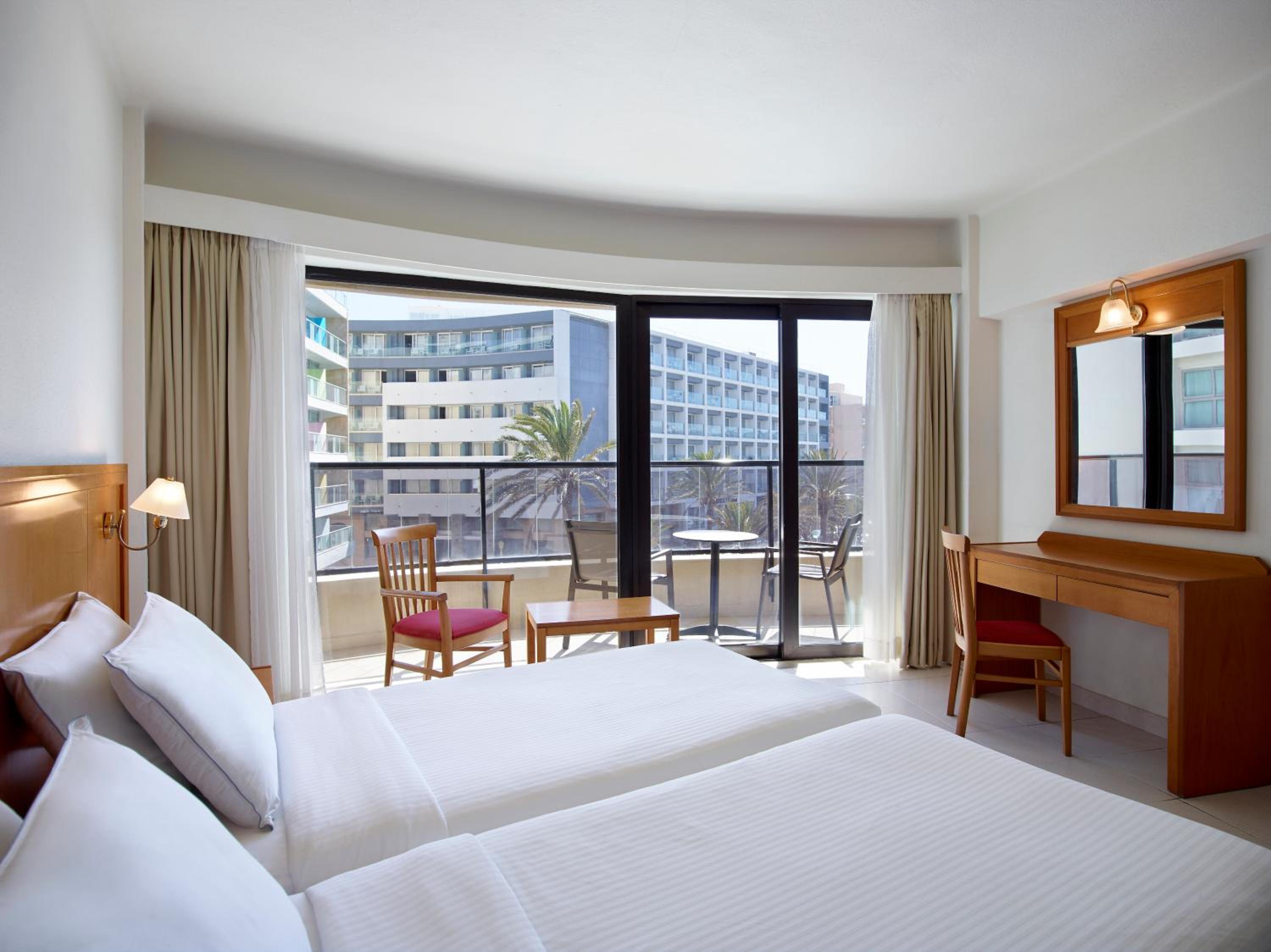 Standard Double or Twin Room - Photo 5