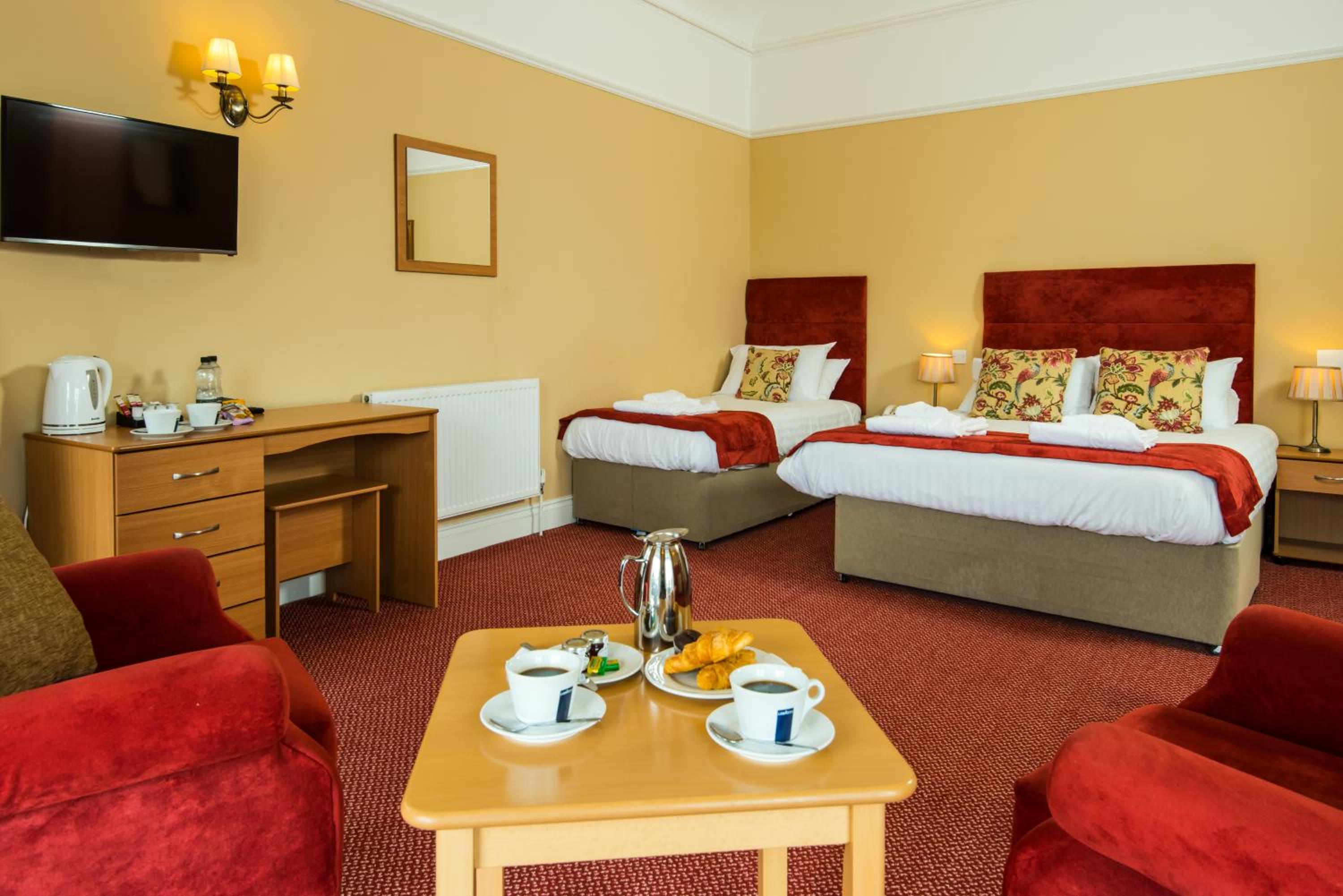 Club Family Room - Photo 9