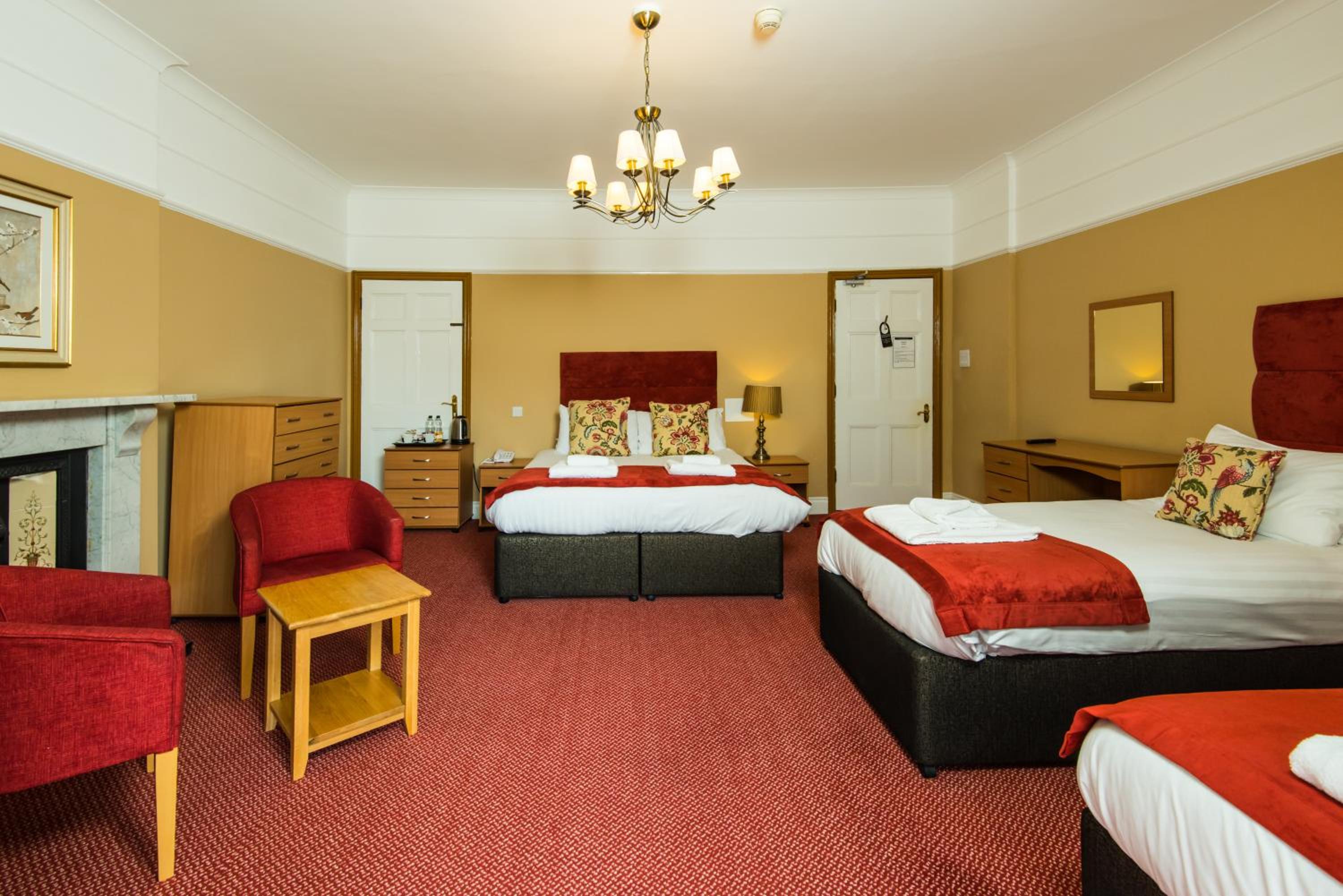 Club Family Room - Photo 3
