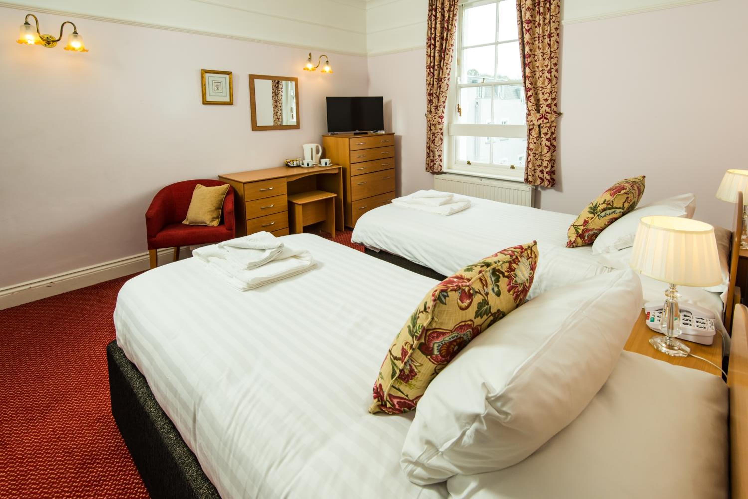 Twin Room - Photo 9