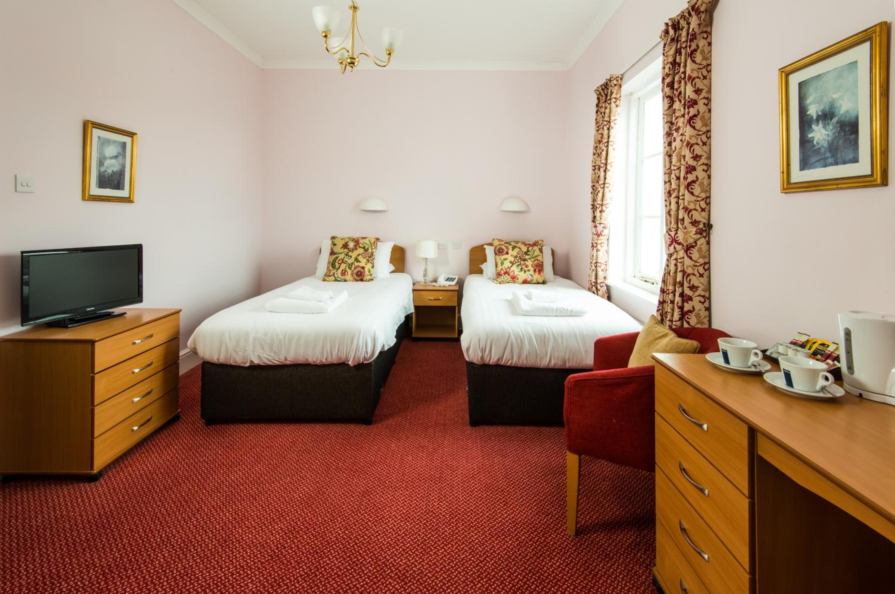 Twin Room - Photo 2
