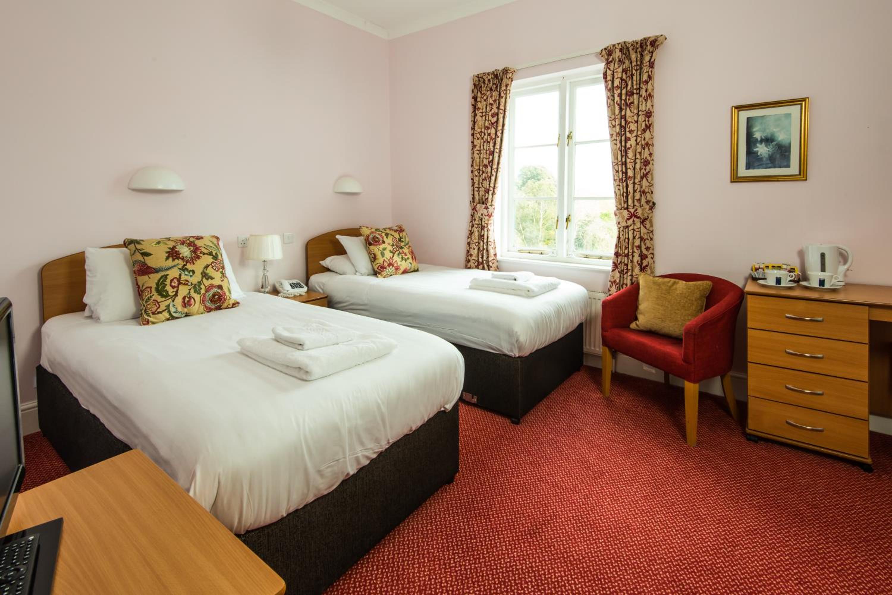 Twin Room - Photo 3