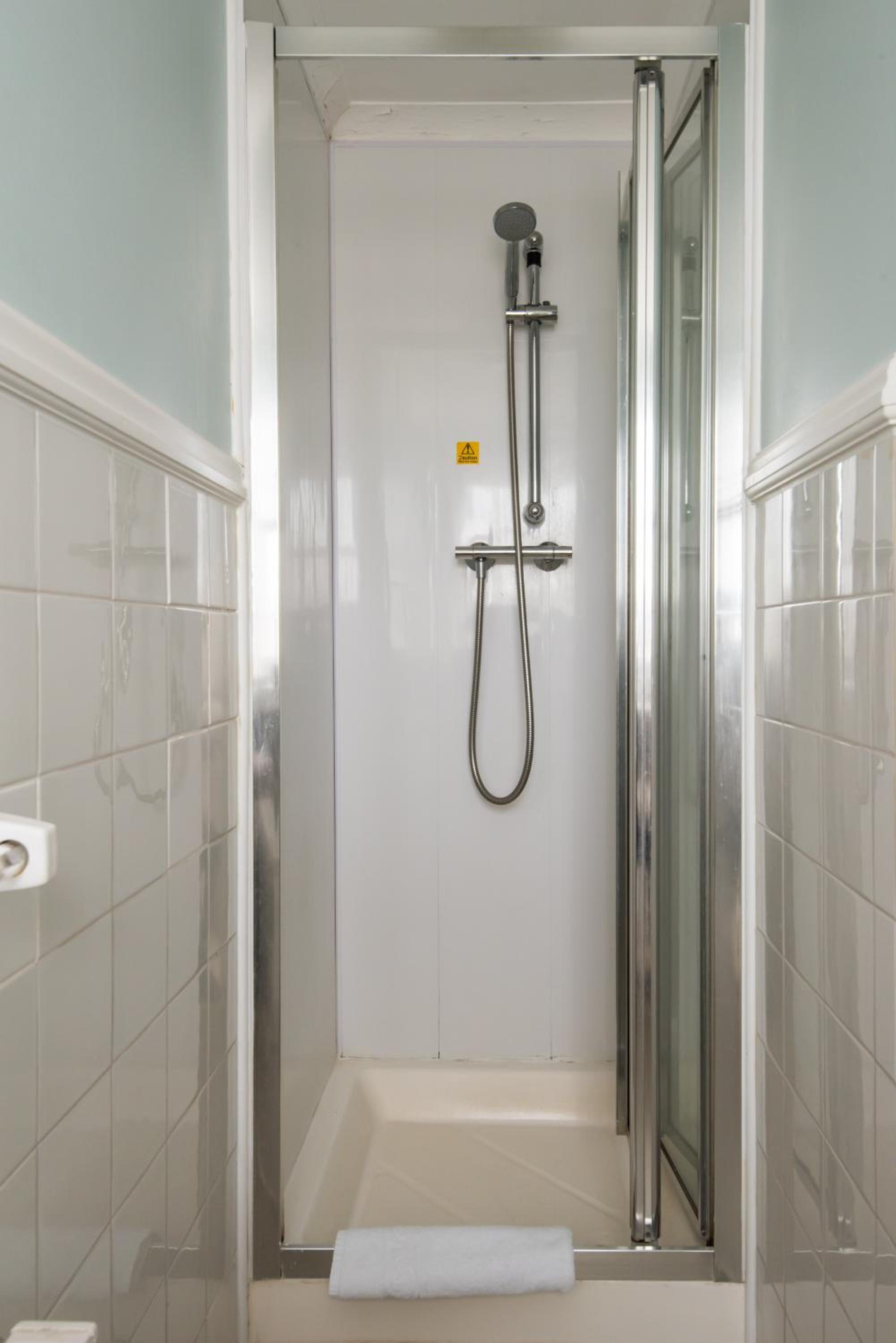 Double Room - Photo 8