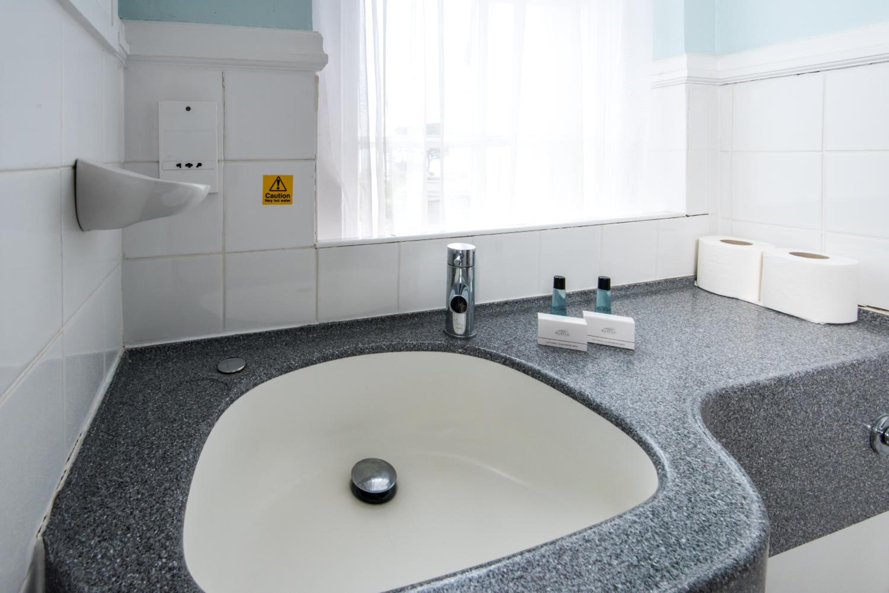 Double Room - Photo 9