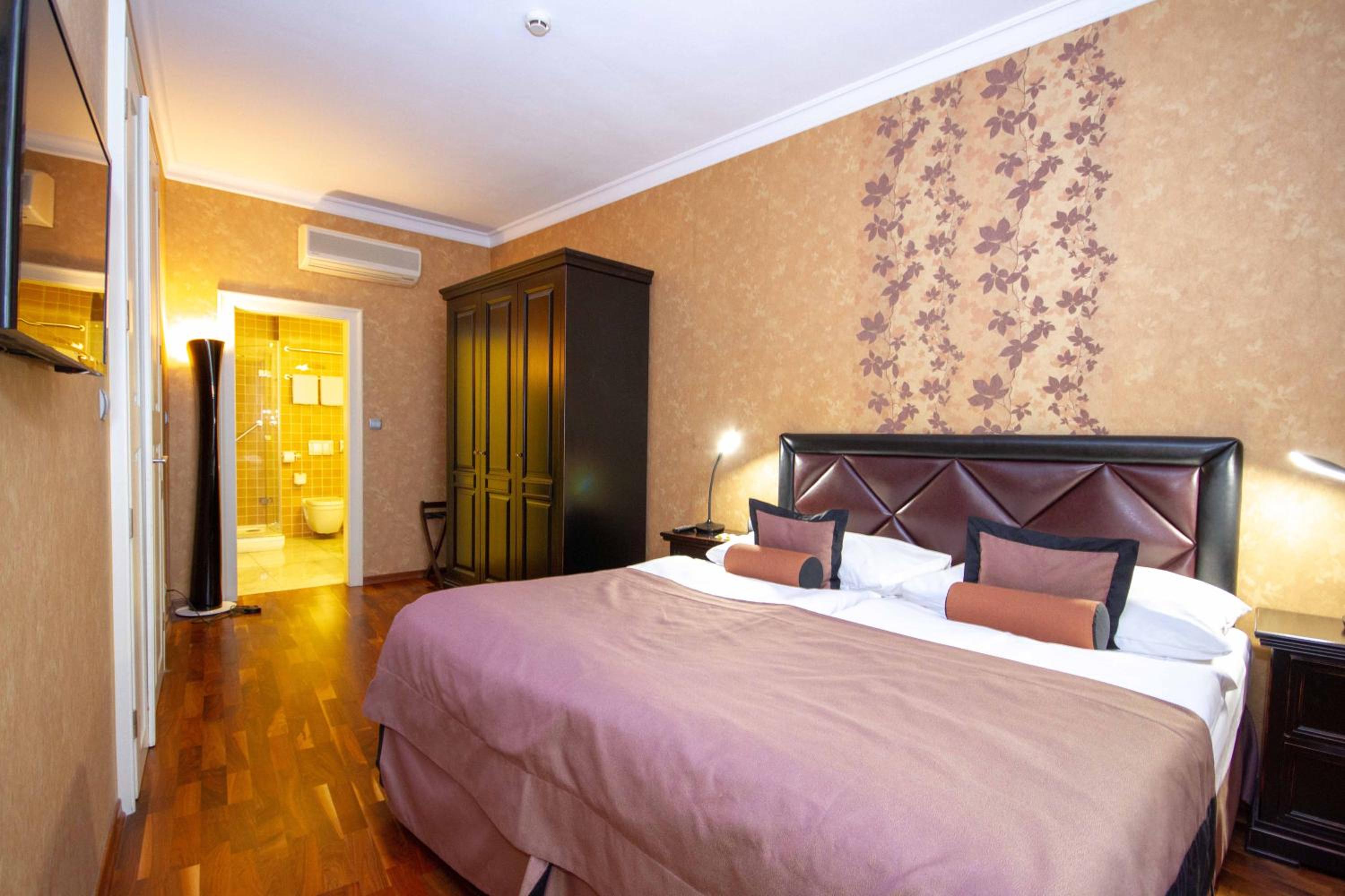 Double or Twin Room - Photo 3