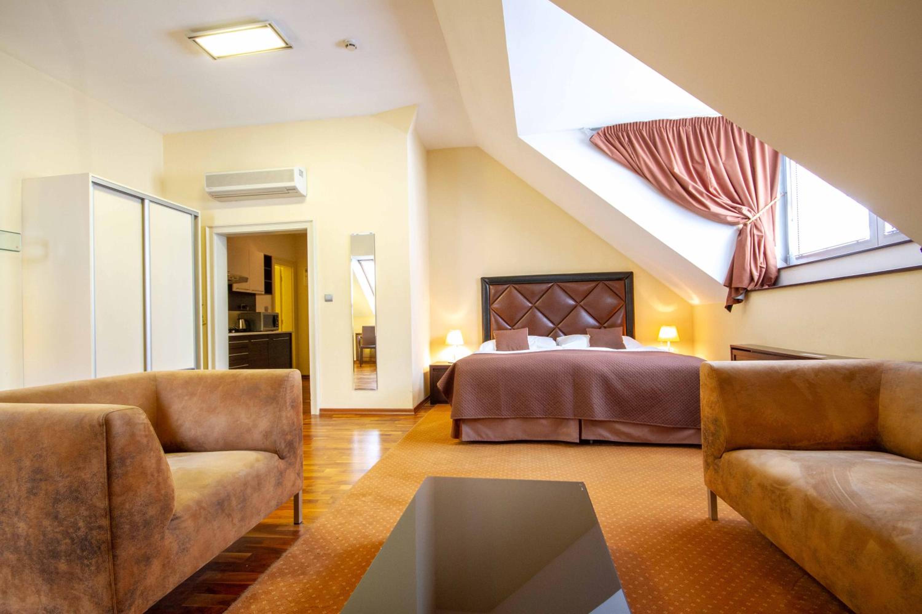One-Bedroom Apartment - Photo 6