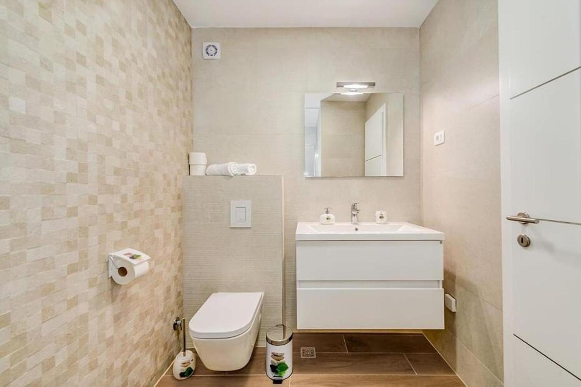 Two-Bedroom Apartment with Balcony photo 3