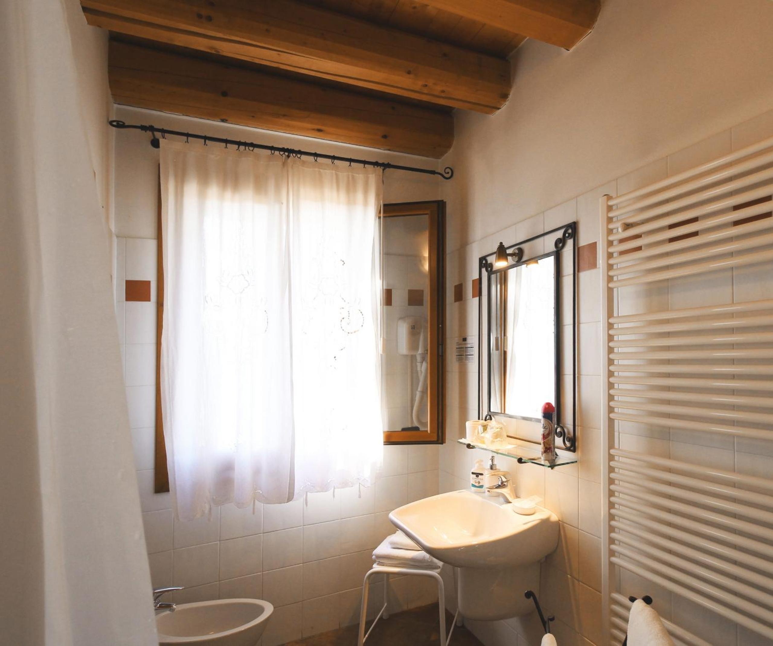 Double Room - Disability Access photo 3