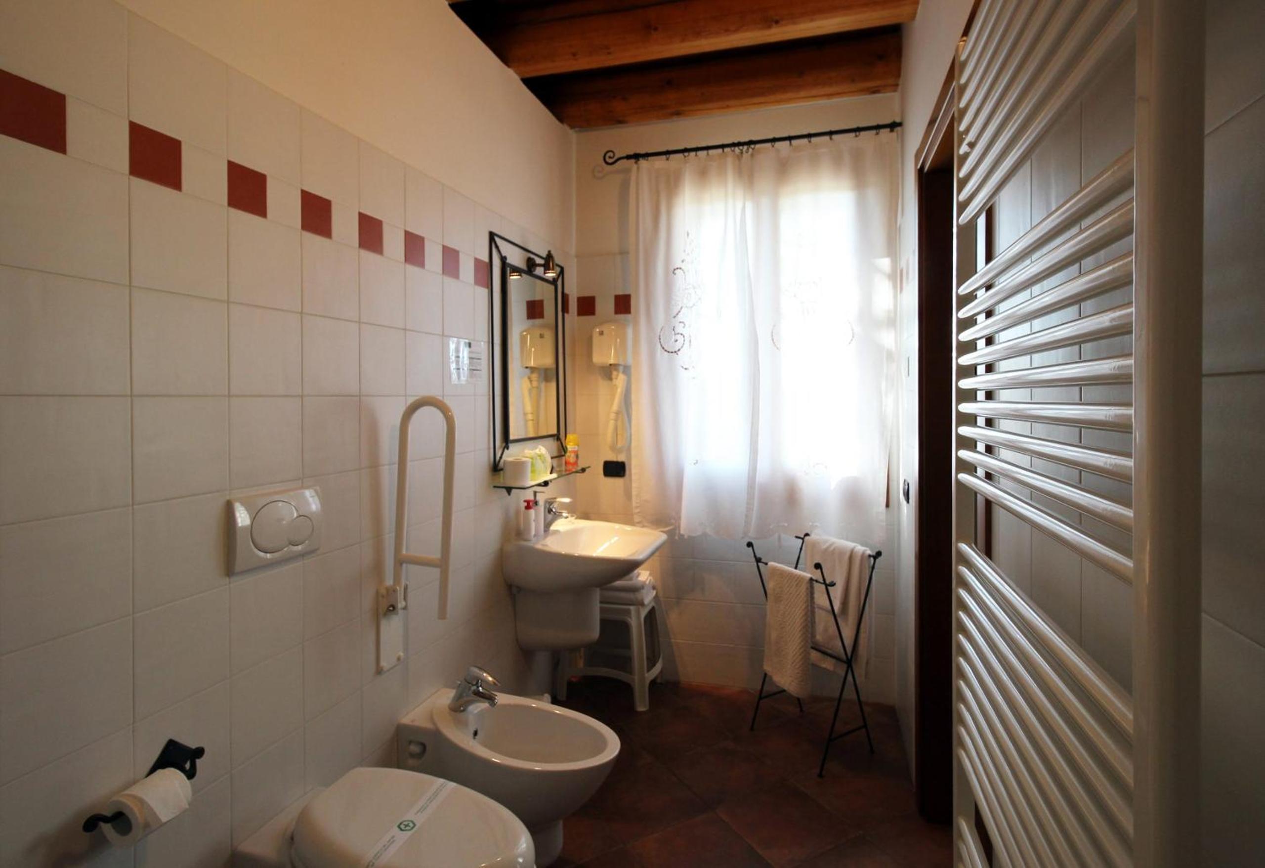 Double Room - Disability Access photo 2