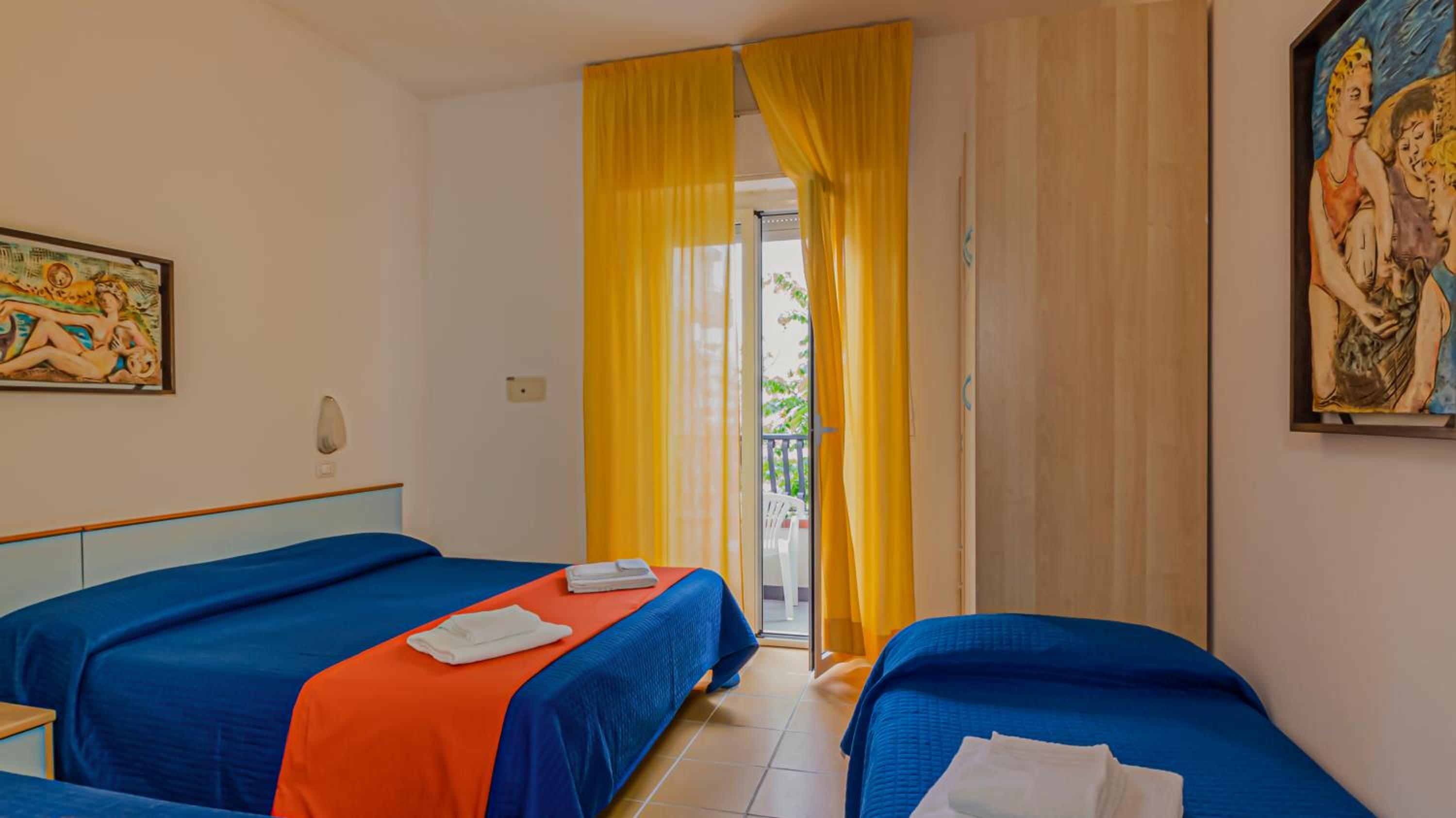 Economy Triple Room with Balcony - Photo 4