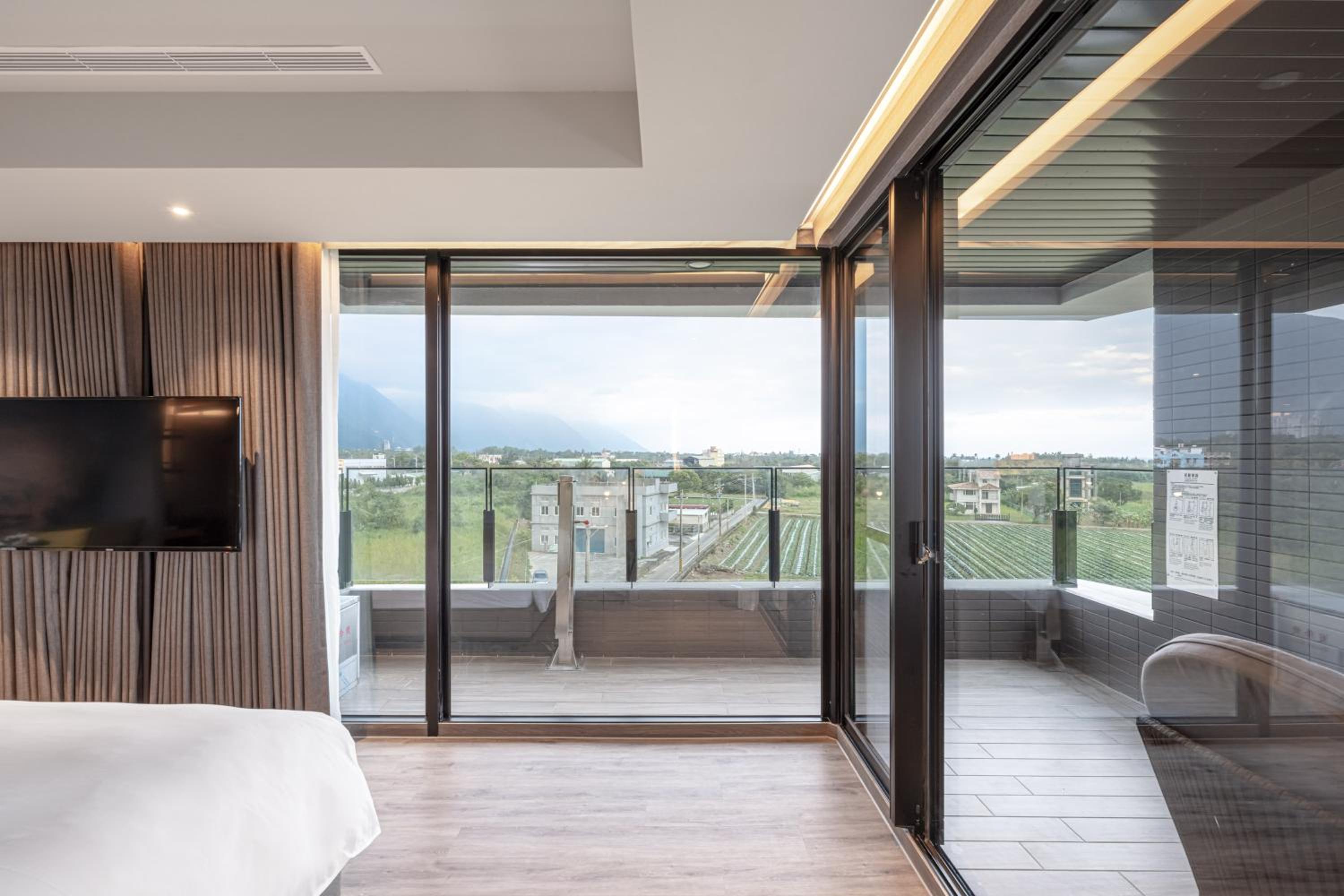 Building Tranquil - Deluxe Junior Suite with Ocean View - Photo 5