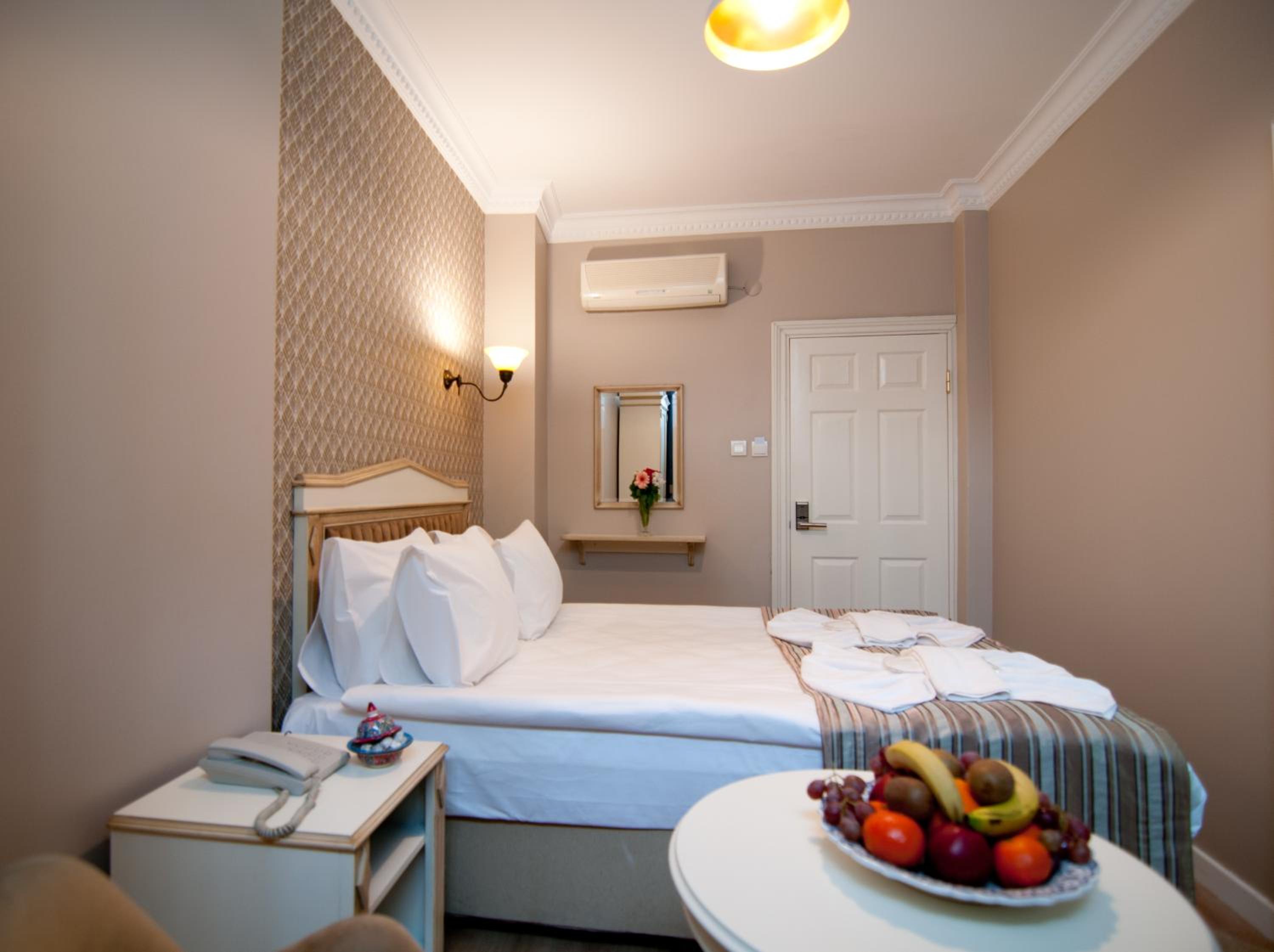 Economy Double Room - Basement photo 1