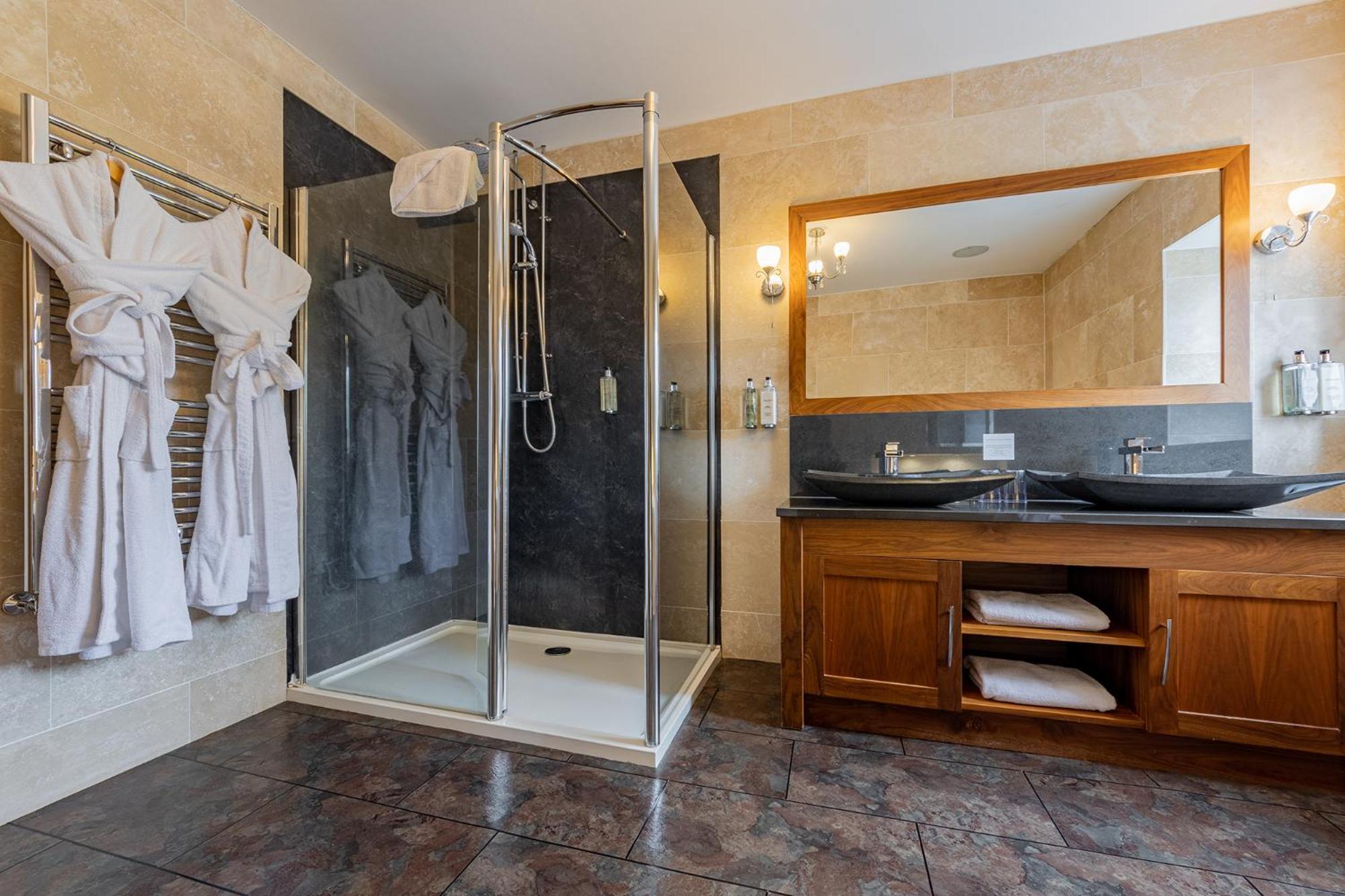 Deluxe Suite with Four Poster Bed - Photo 5