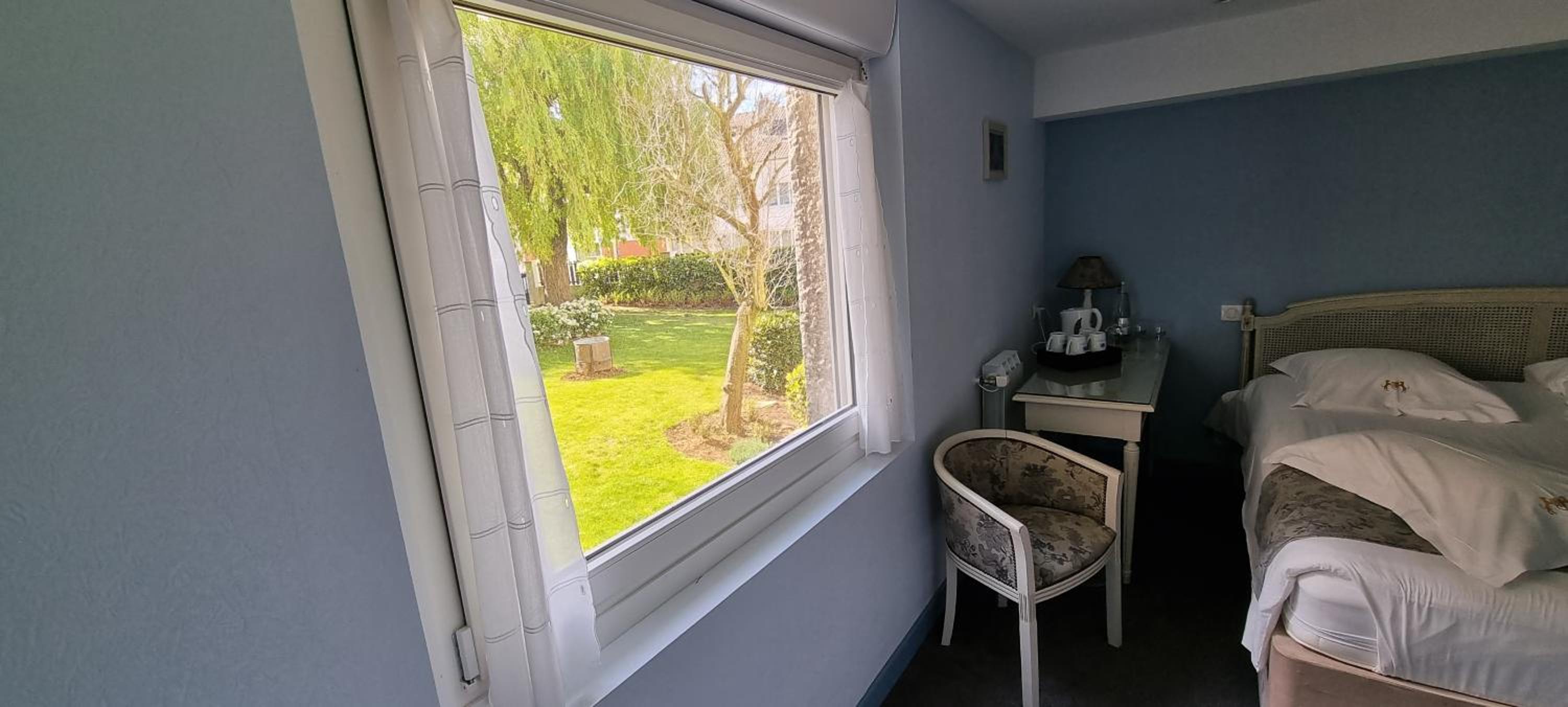 Standard Suite - Photo 2