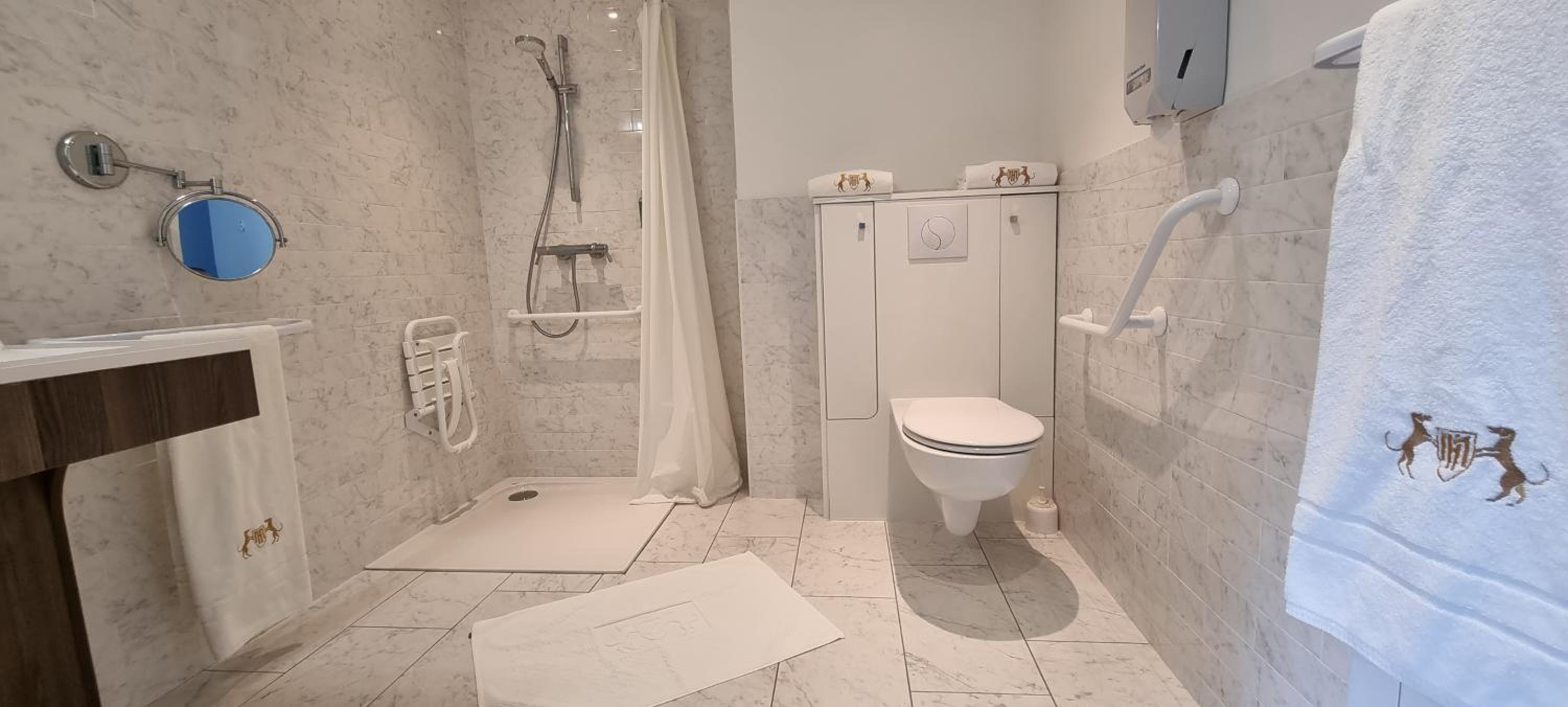 Standard Suite - Photo 5