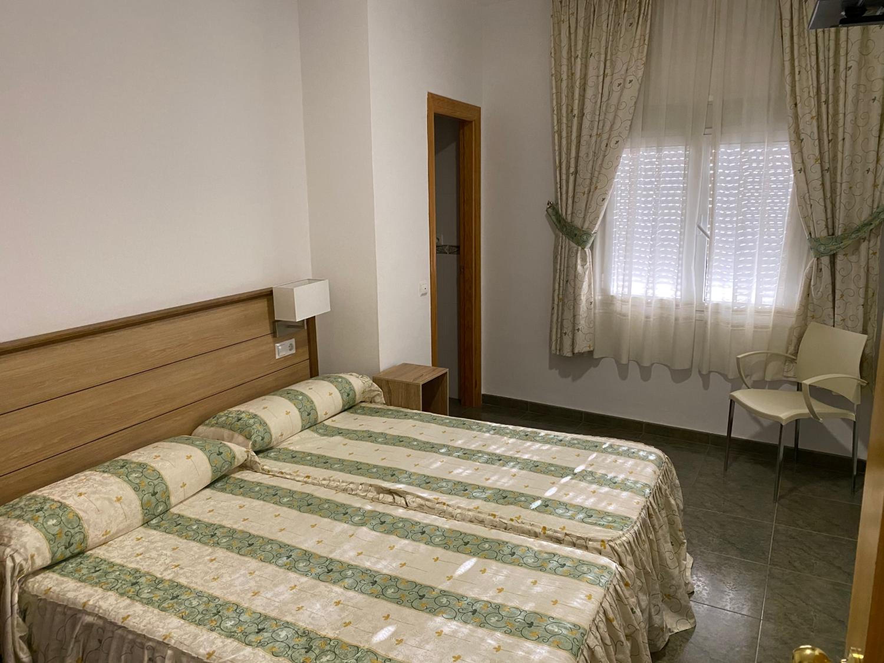 Double or Twin Room - Photo 7