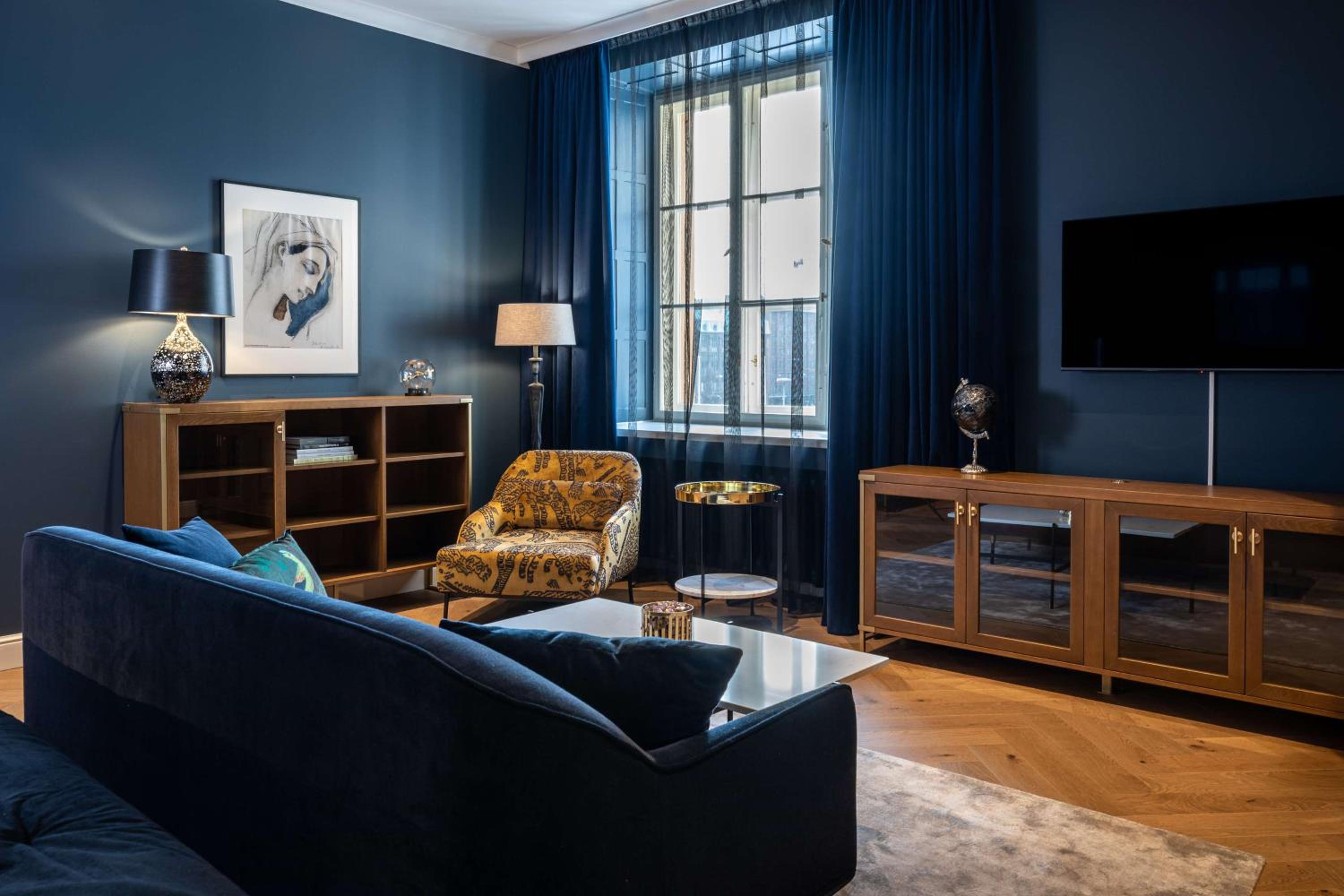 Suite - Photo 1