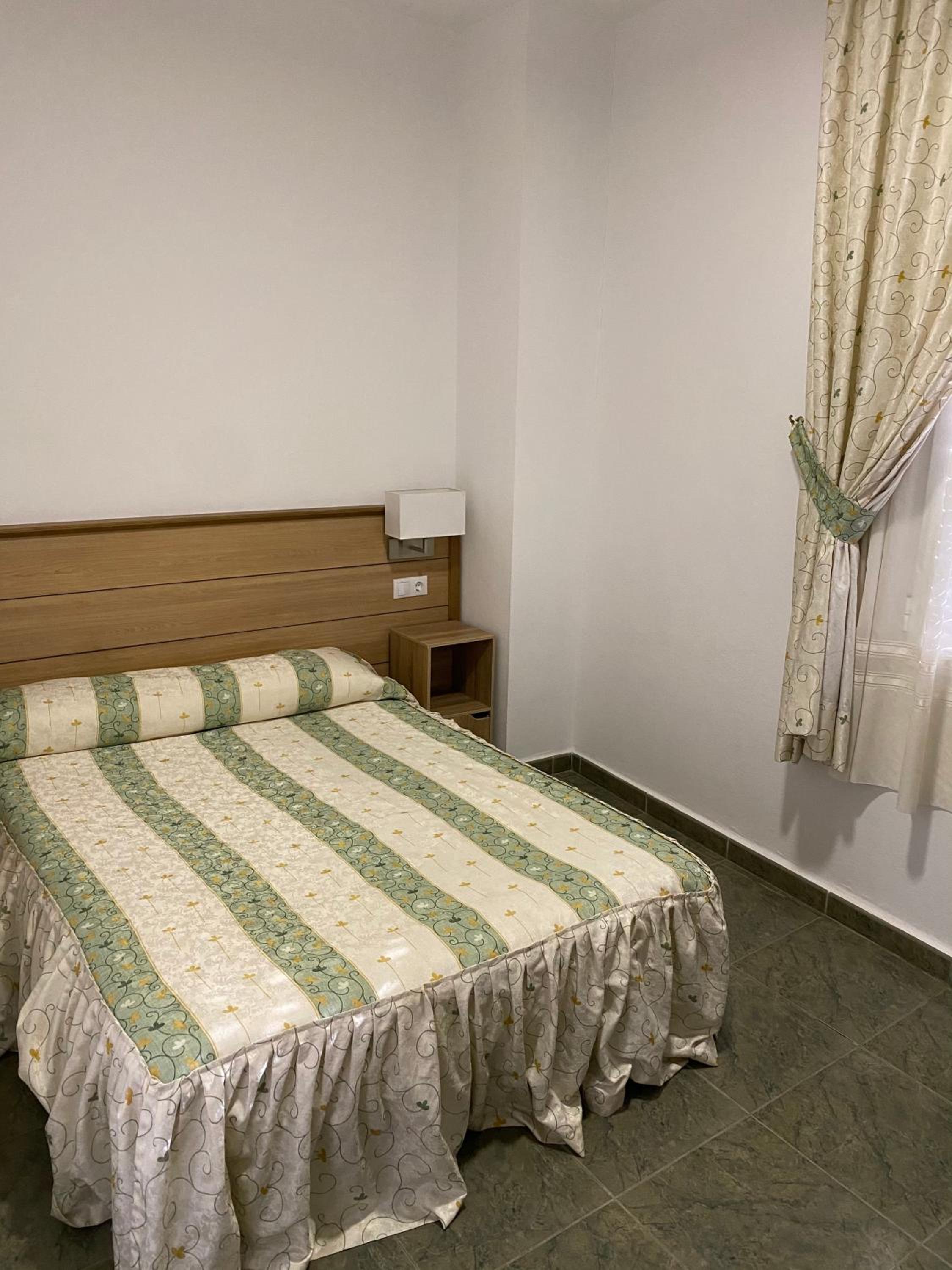 Double or Twin Room - Photo 8