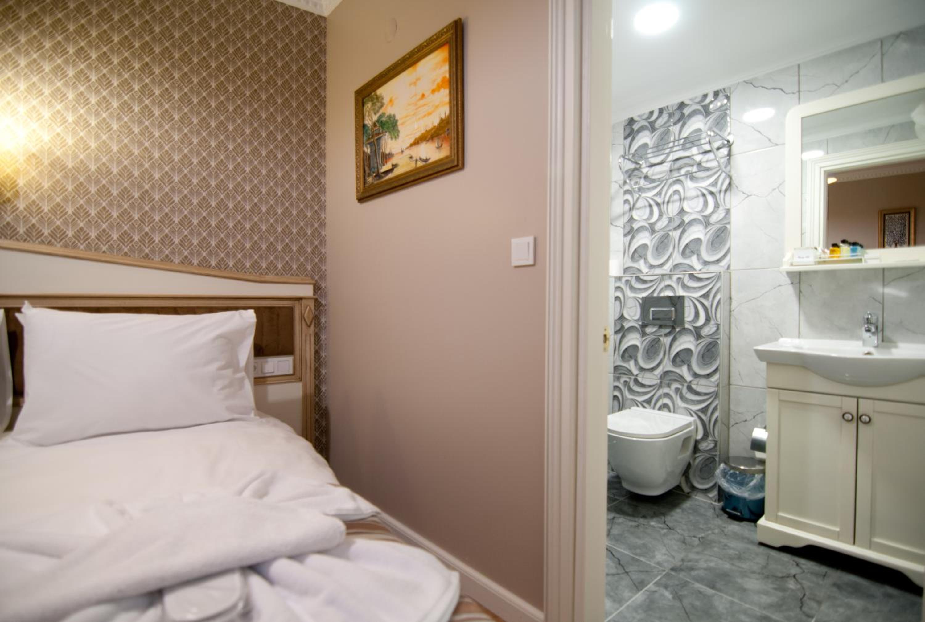 Standard Double Room photo 2
