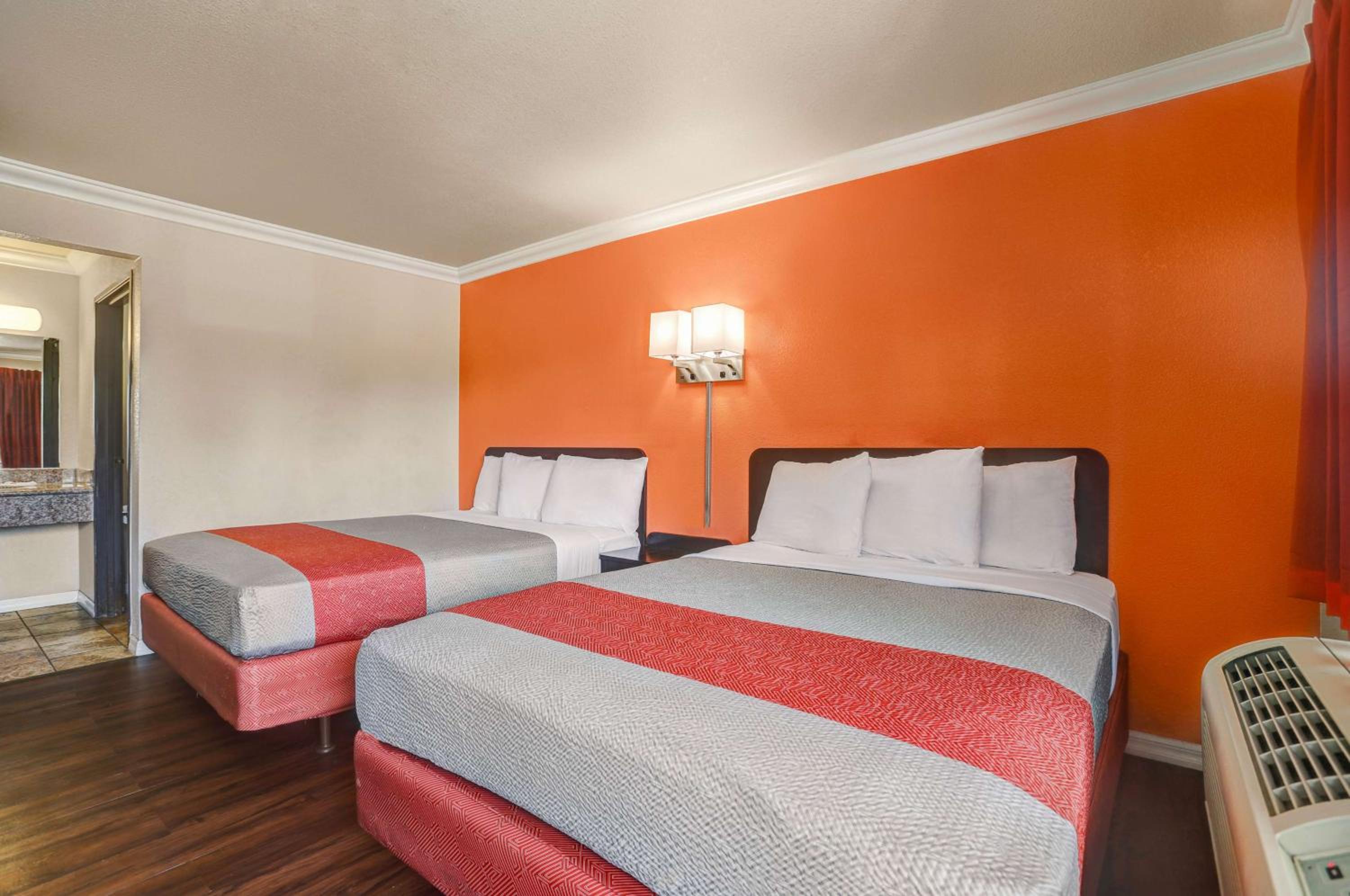 Deluxe Queen Room with Two Queen Beds - Non-Smoking - Photo 1