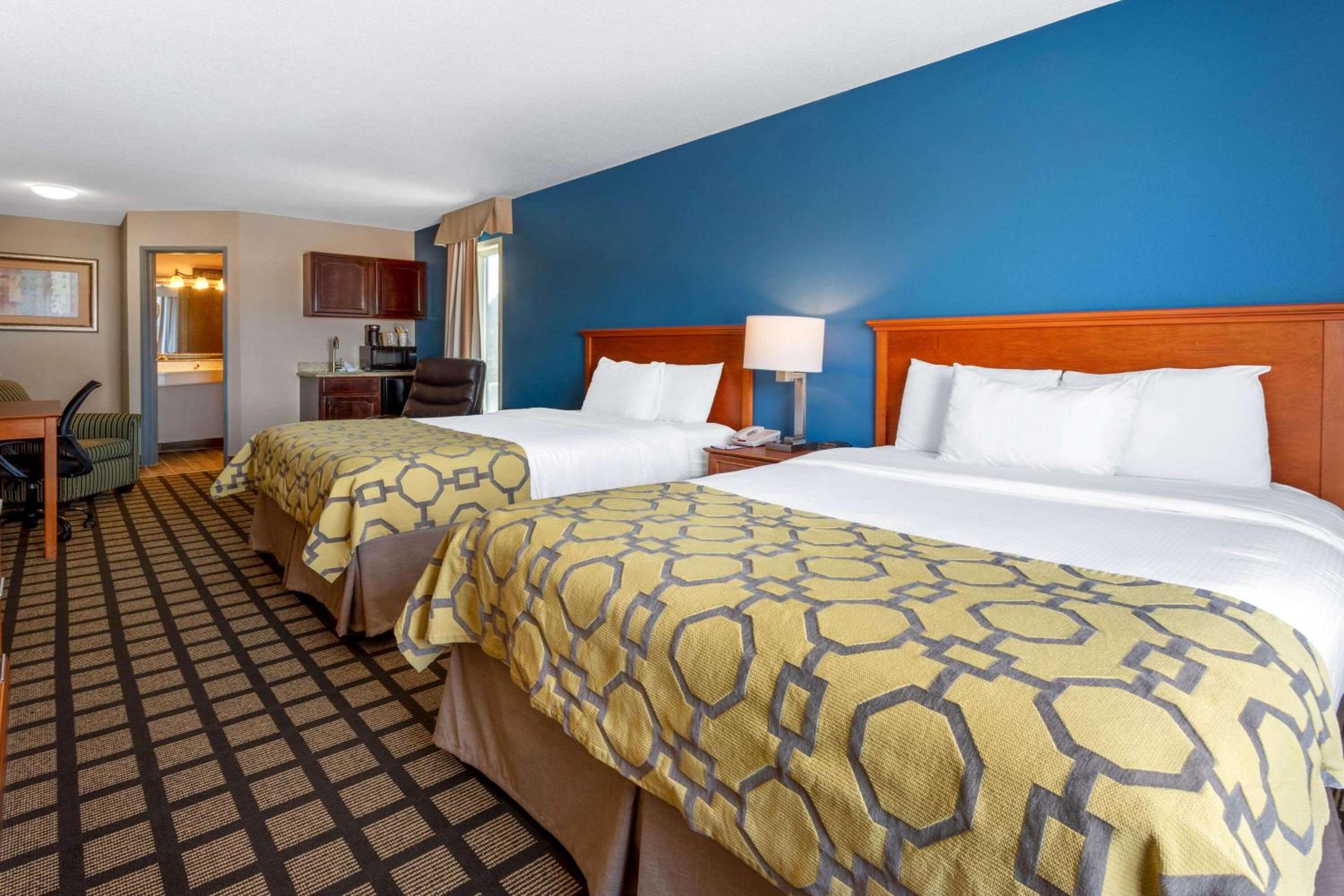 Deluxe Studio Suite with Two Queen Beds - Non-Smoking - Photo 1