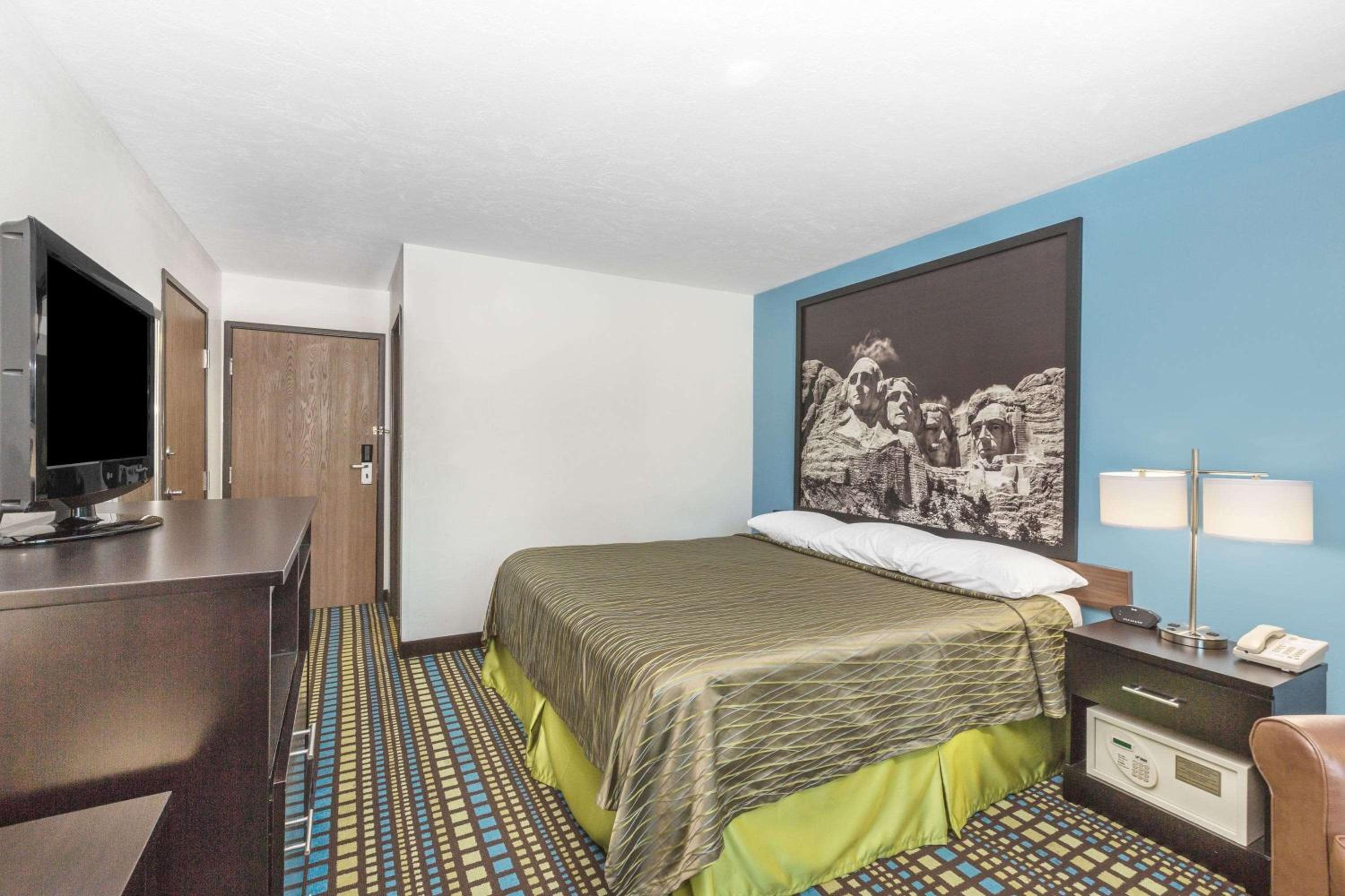 King Room - Non-Smoking photo 2