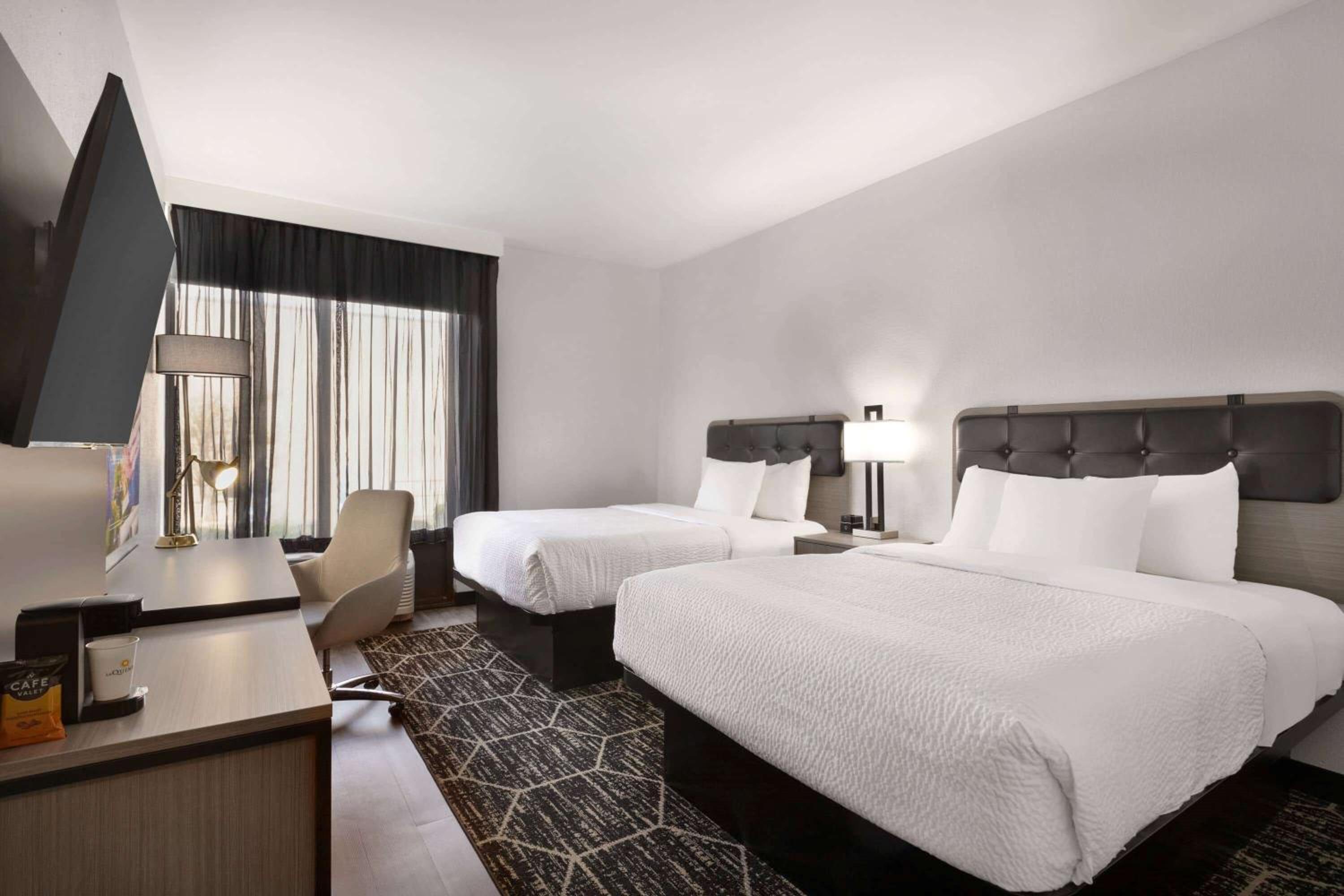 Queen Room with Two Queen Beds and Bath Tub - Mobility Accessible/Non-Smoking - Photo 7