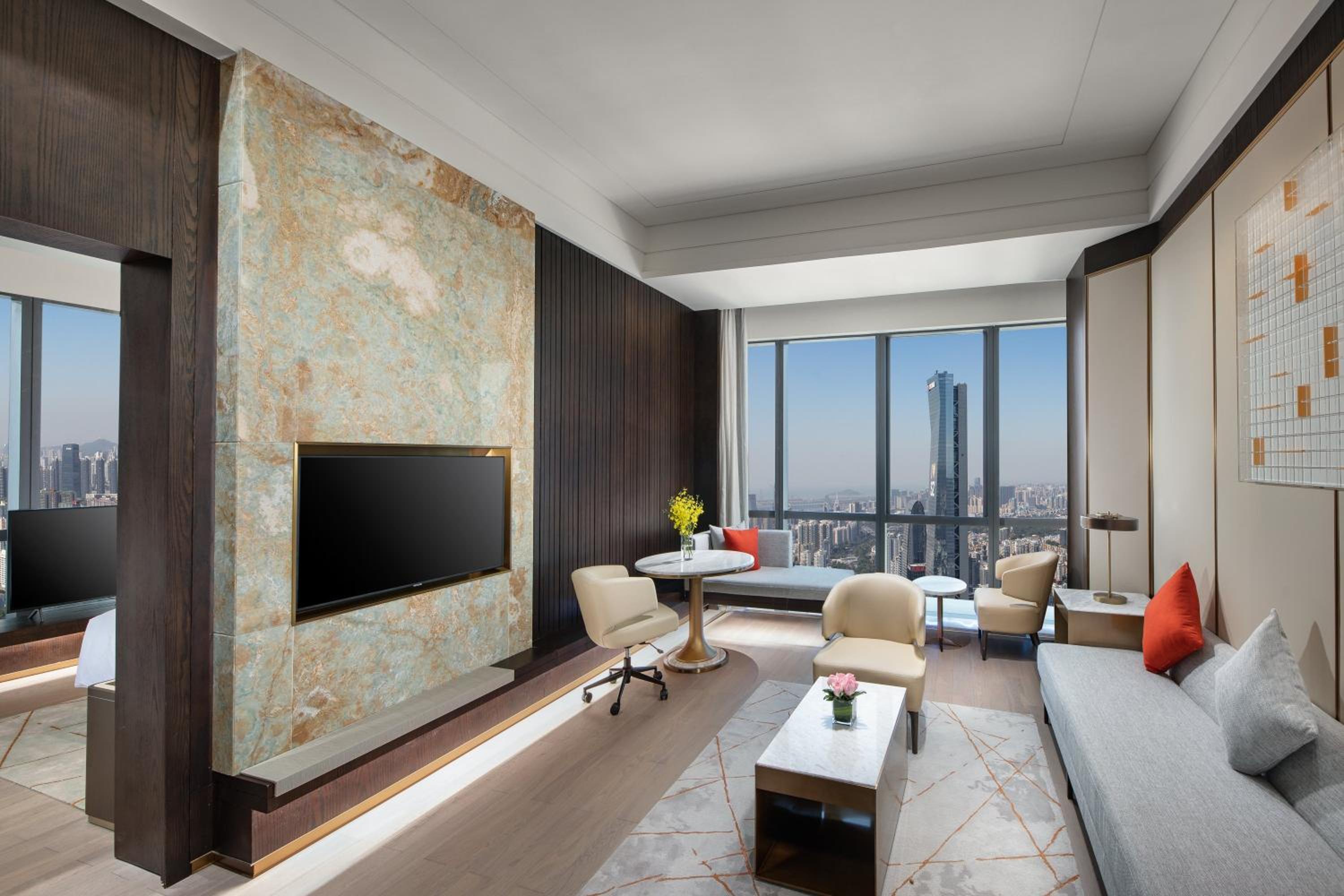 One-Bedroom Suite Lounge Access - Photo 6