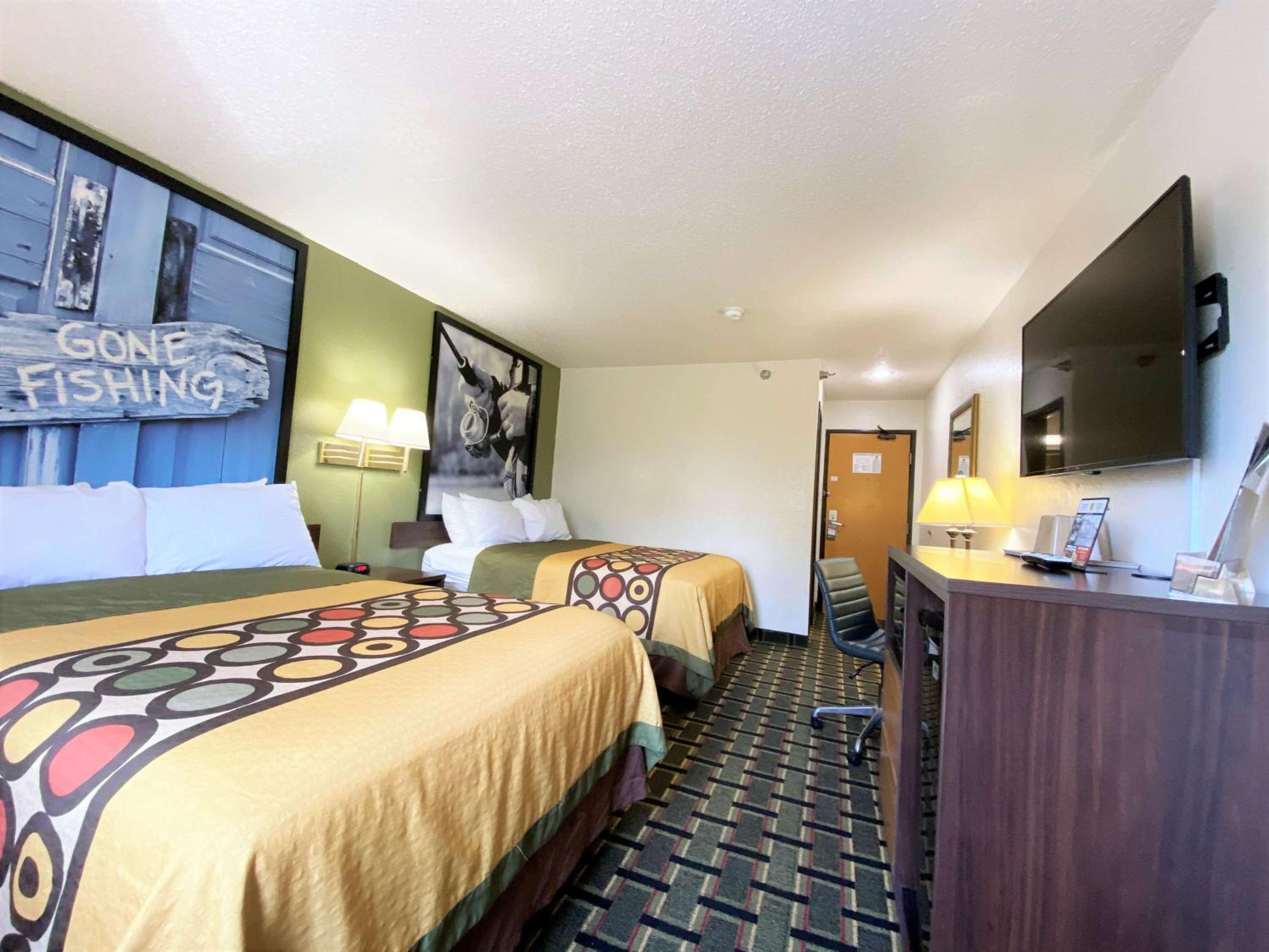 Deluxe Double Room with Two Double Beds - Non-Smoking - Photo 9
