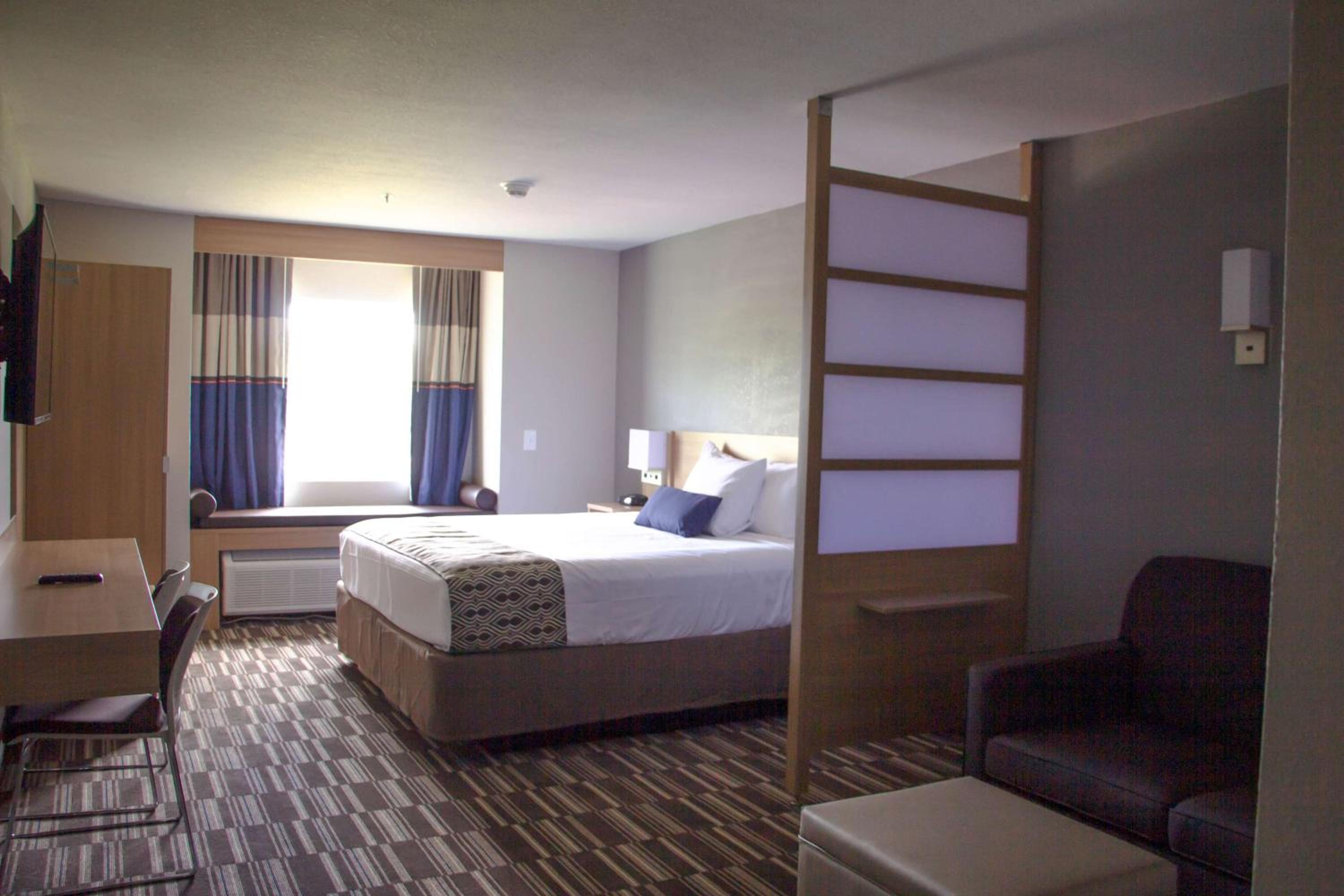 King Studio Suite - Mobility Access/Non-Smoking photo 2