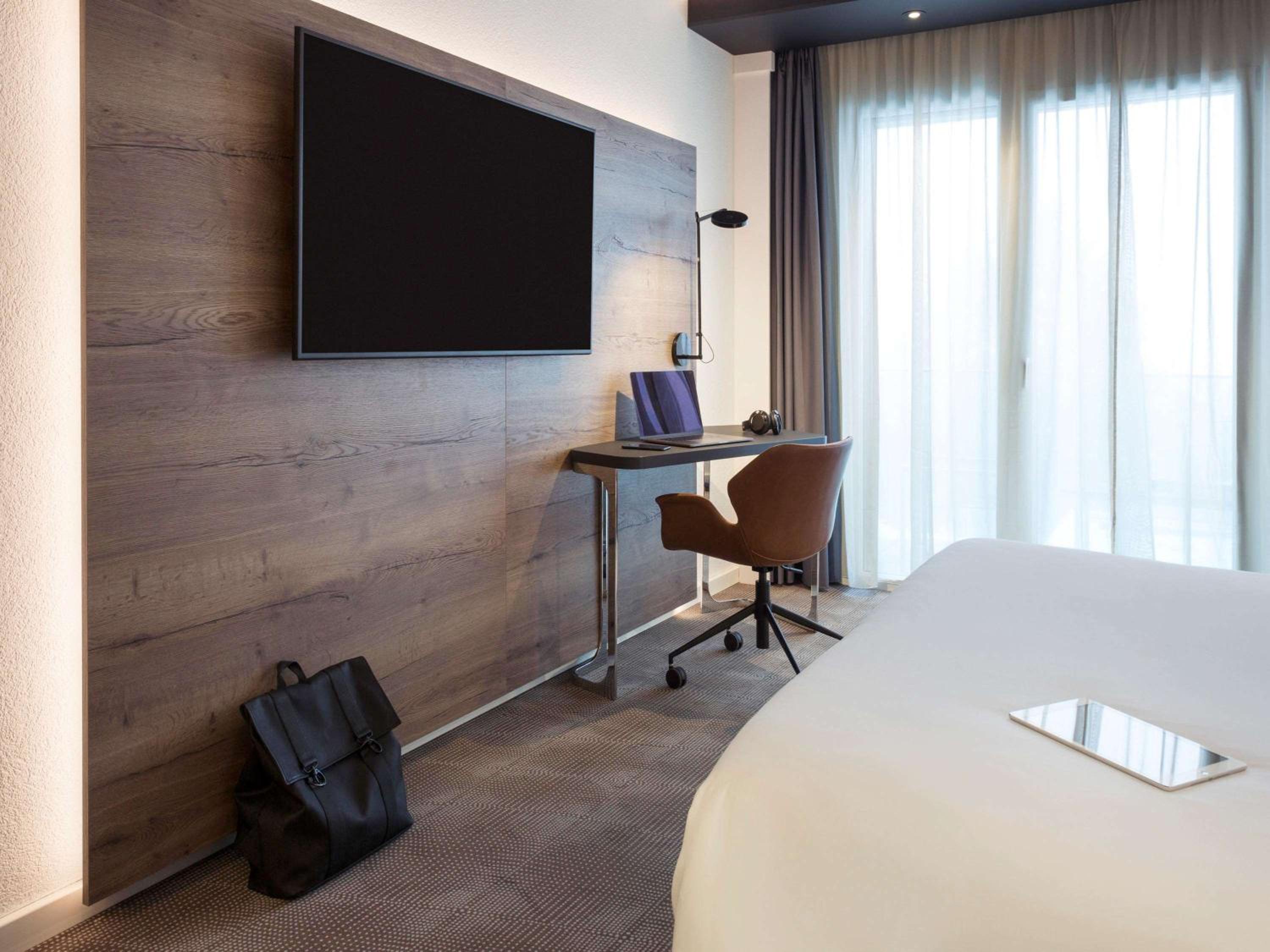 MyRoom by Nicolas & Joao: Rock N'Room / Executi ve Business Room