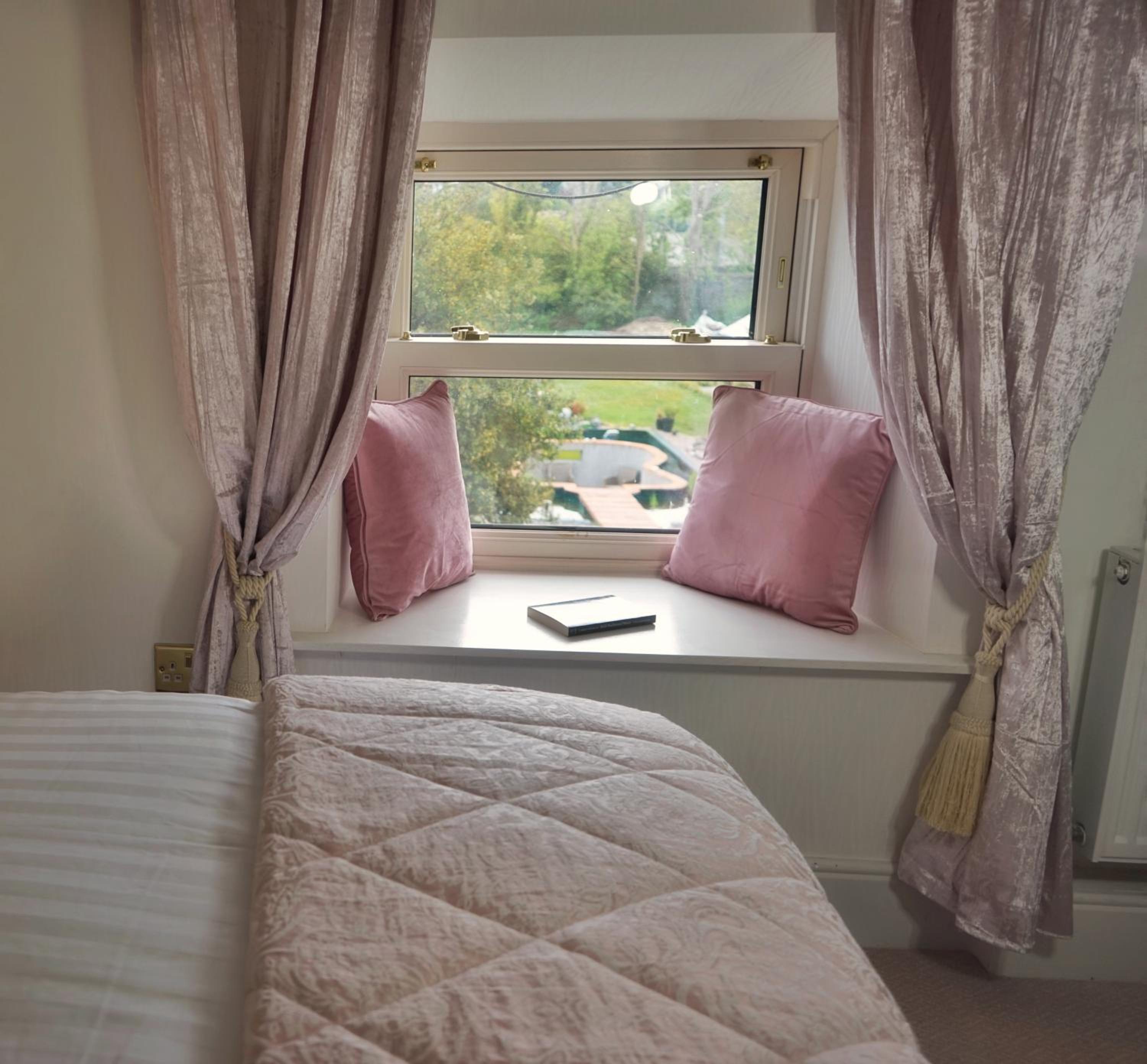 Superior King Room - Photo 9