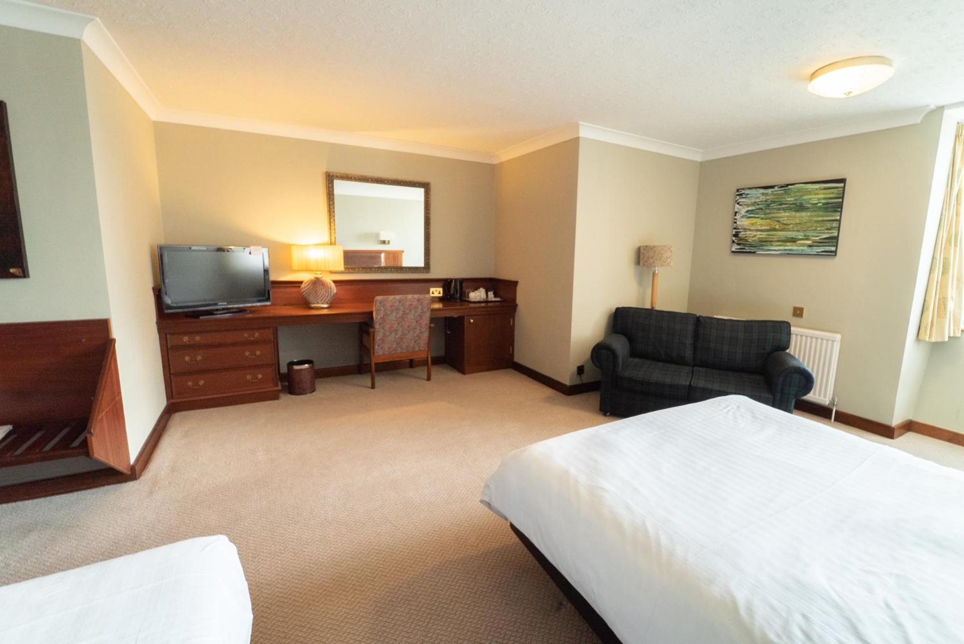 Family Room with Garden View - Photo 4