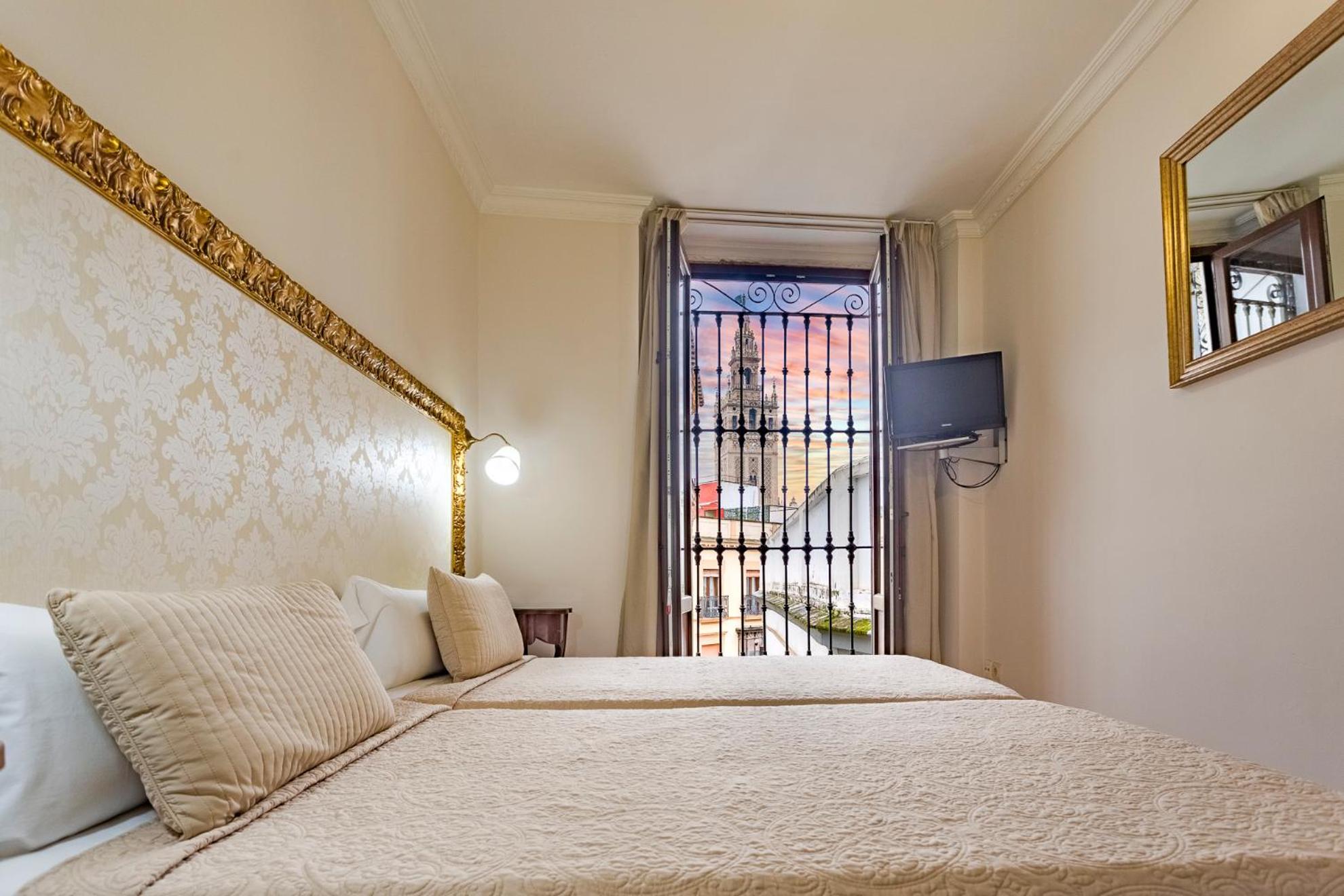 Double or Twin Room with View - Photo 7