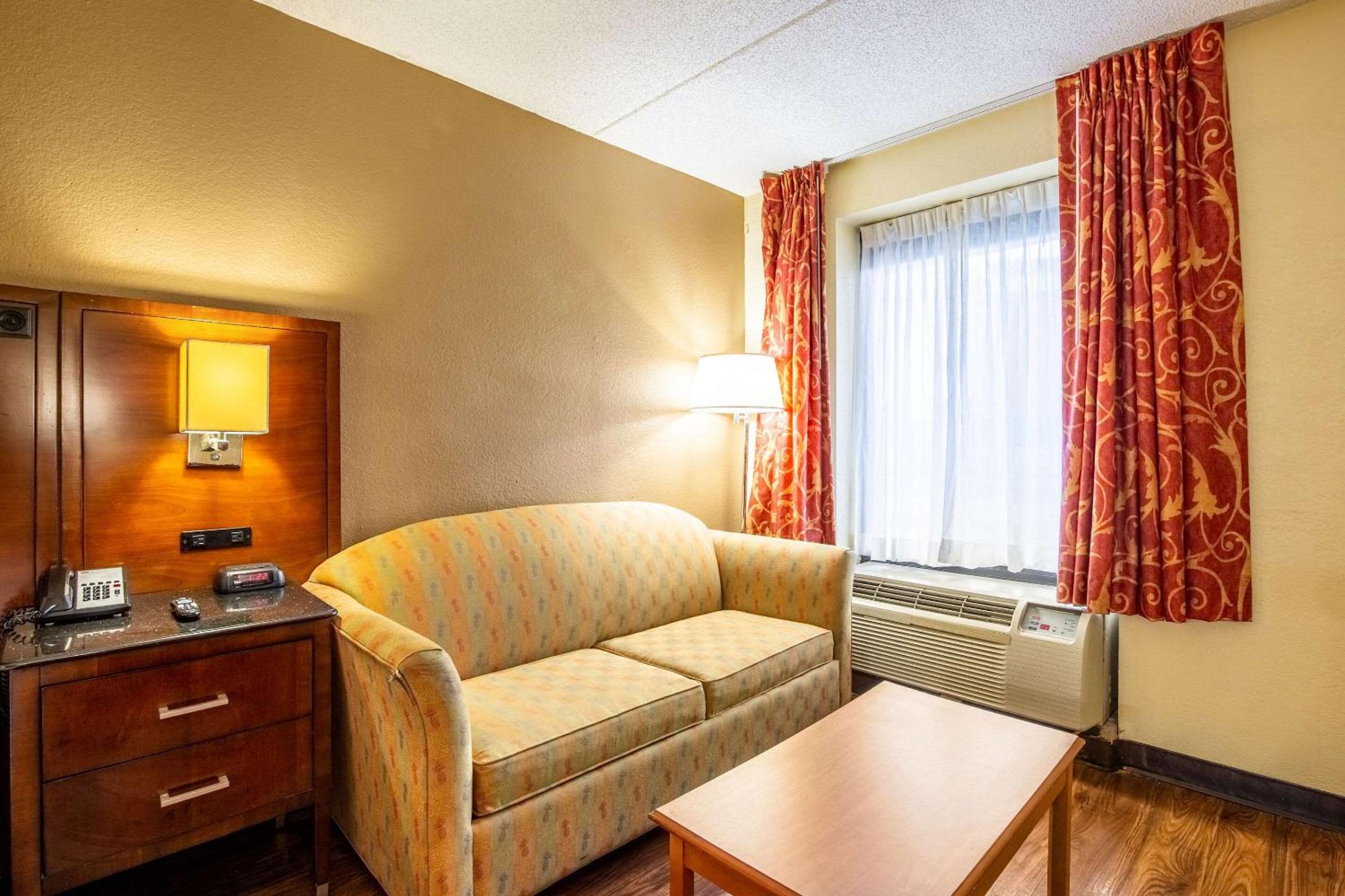 King Room - Accessible/Non-Smoking photo 2