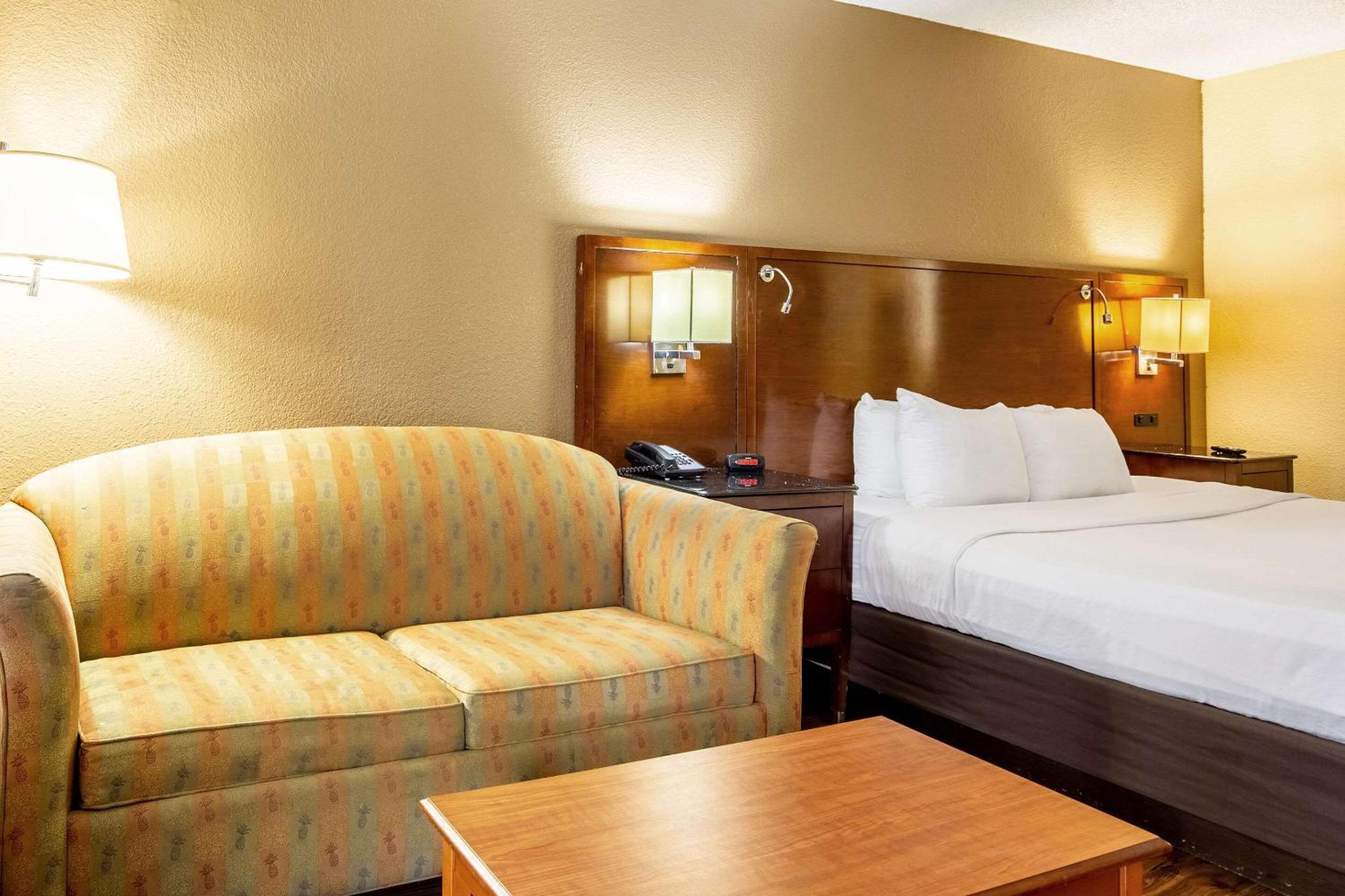 King Room - Non-Smoking - Photo 1