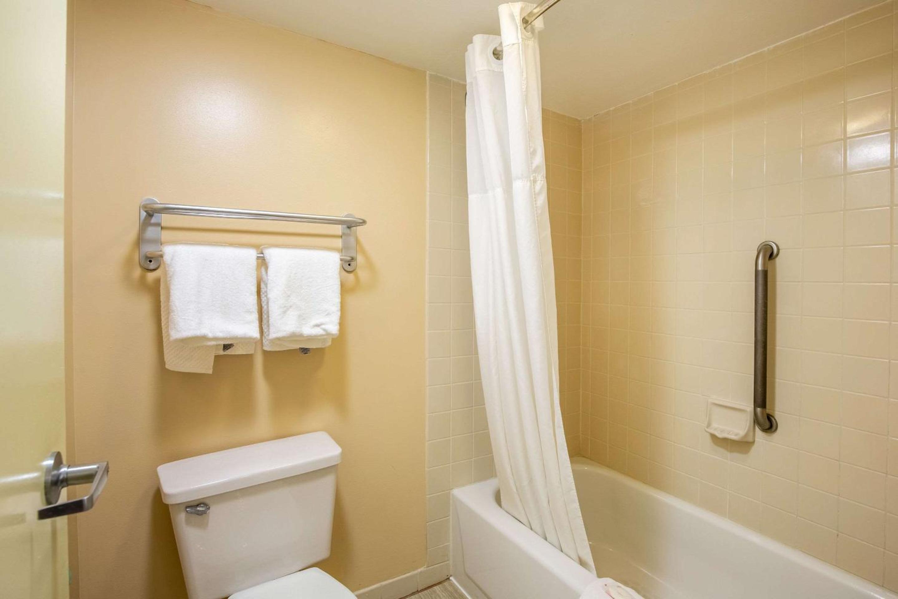 King Room - Non-Smoking - Photo 2