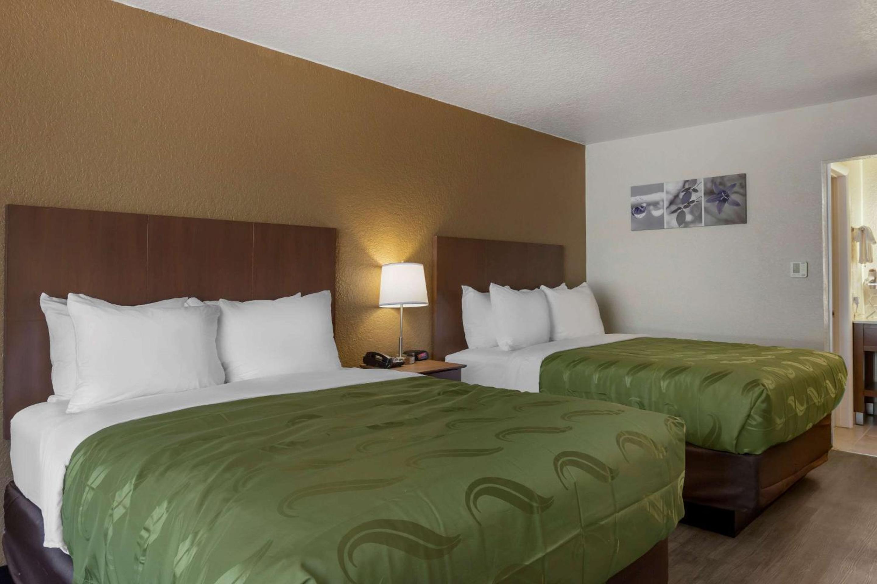 Standard Queen Room with Two Queen Beds - Non Smoking  photo 2