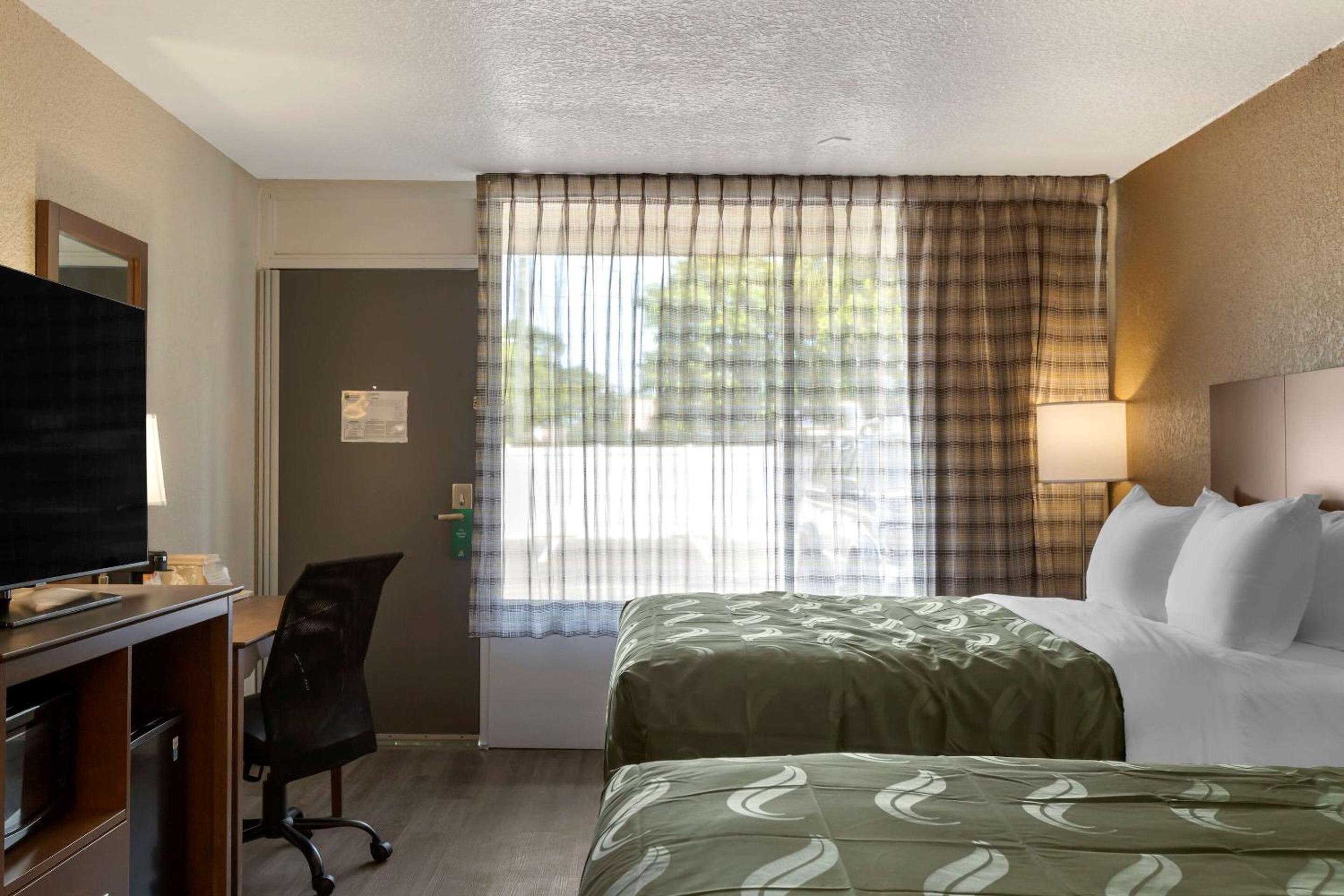 Queen Room with Two Queen Beds - Accessible/Non Smoking photo 2